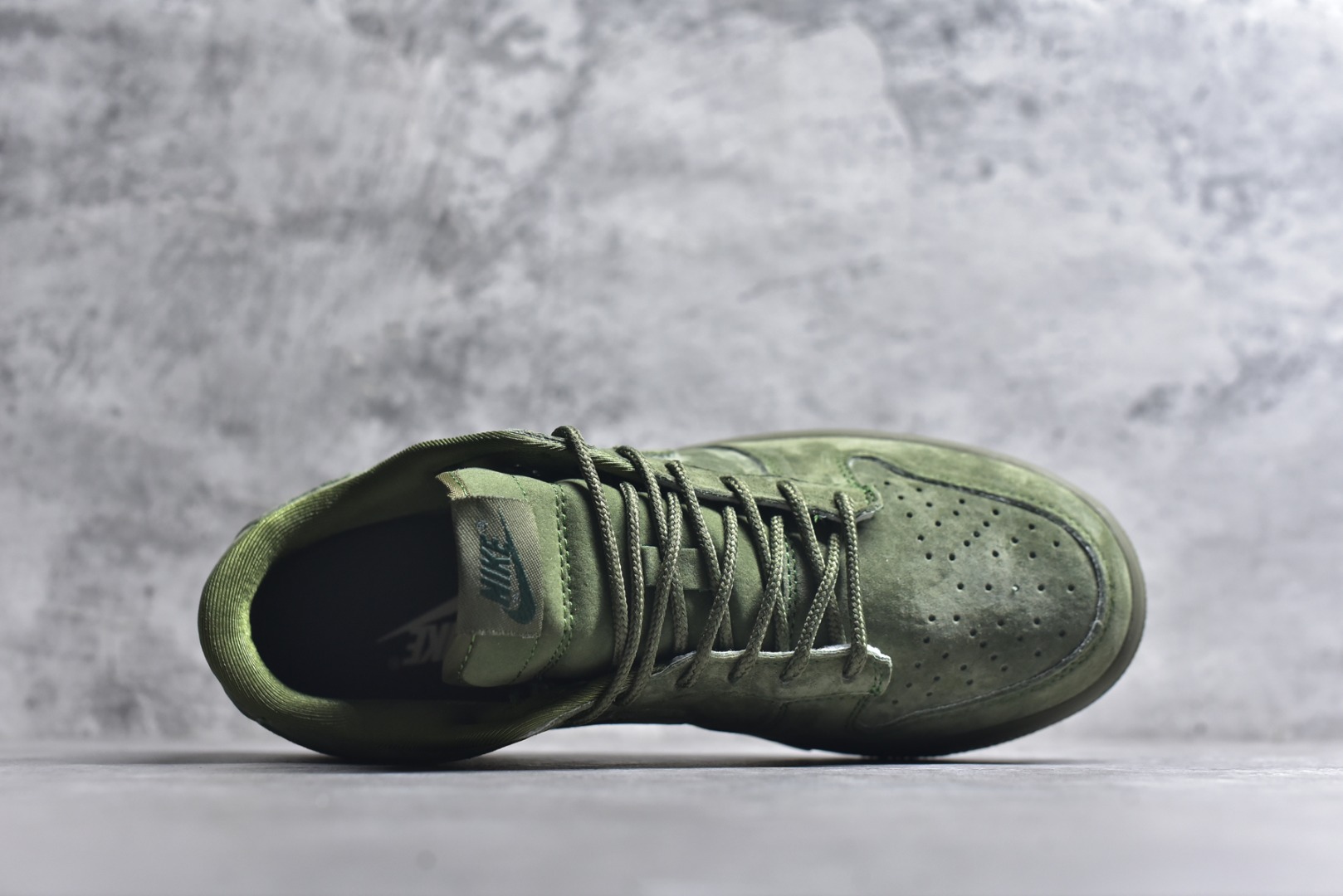 图片[4]-#海外爆款限量发售！高端定制Nike SB Dunk Low “Superme联名——军绿麂皮” 高端定制 低帮休闲板鞋 定制鞋盒 大厂纯原品质出货 超高清洁度 皮料切割干净无任何毛边 细节完美 货号：SD8888-003 尺码：36 36.5 37.5 38 38.5 39 40 40.5 41 42 42.5 43 44 44.5 45-选品中心