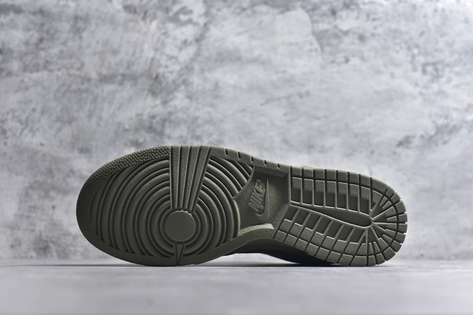 图片[6]-#海外爆款限量发售！高端定制Nike SB Dunk Low “Superme联名——军绿麂皮” 高端定制 低帮休闲板鞋 定制鞋盒 大厂纯原品质出货 超高清洁度 皮料切割干净无任何毛边 细节完美 货号：SD8888-003 尺码：36 36.5 37.5 38 38.5 39 40 40.5 41 42 42.5 43 44 44.5 45-选品中心