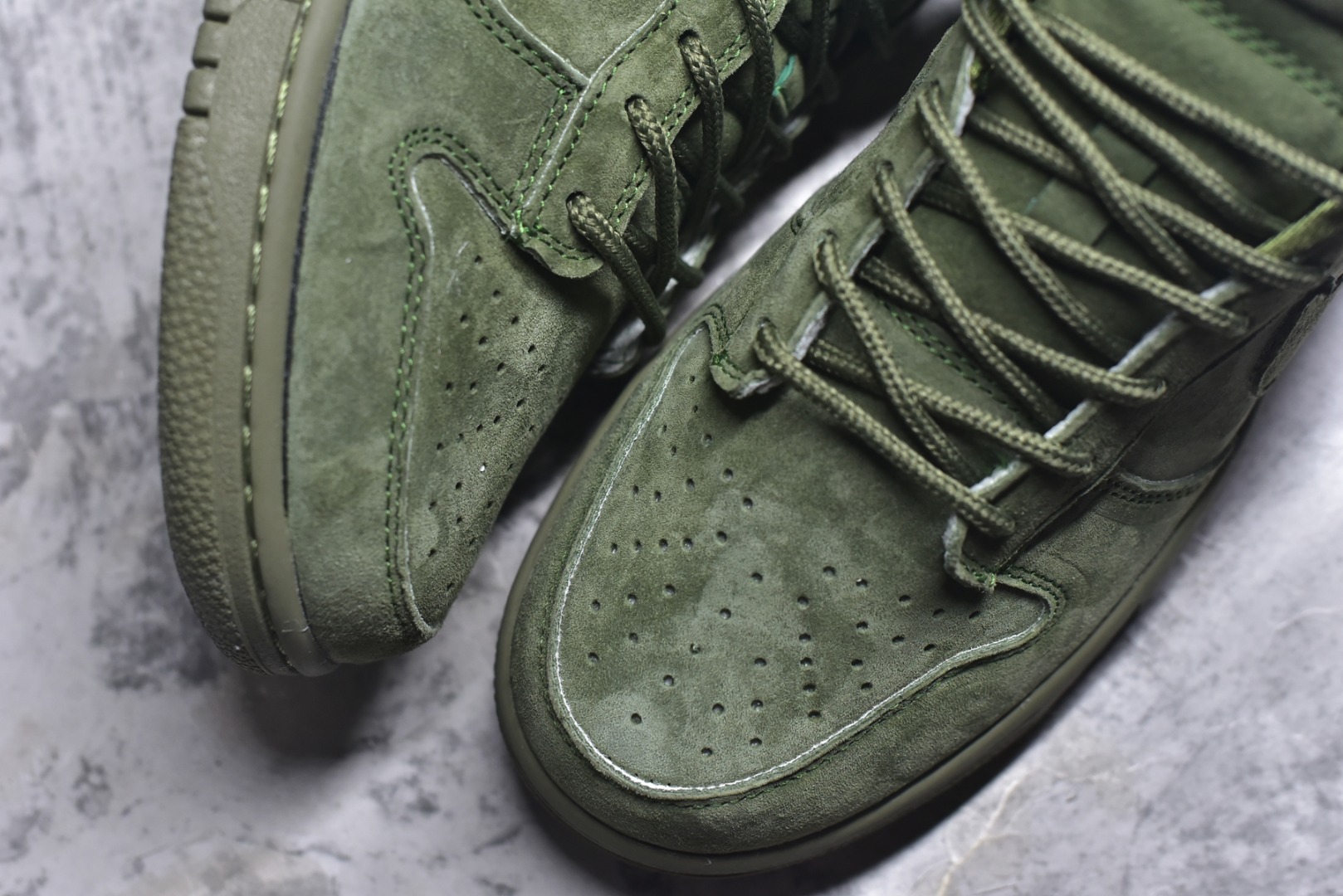 图片[8]-#海外爆款限量发售！高端定制Nike SB Dunk Low “Superme联名——军绿麂皮” 高端定制 低帮休闲板鞋 定制鞋盒 大厂纯原品质出货 超高清洁度 皮料切割干净无任何毛边 细节完美 货号：SD8888-003 尺码：36 36.5 37.5 38 38.5 39 40 40.5 41 42 42.5 43 44 44.5 45-选品中心