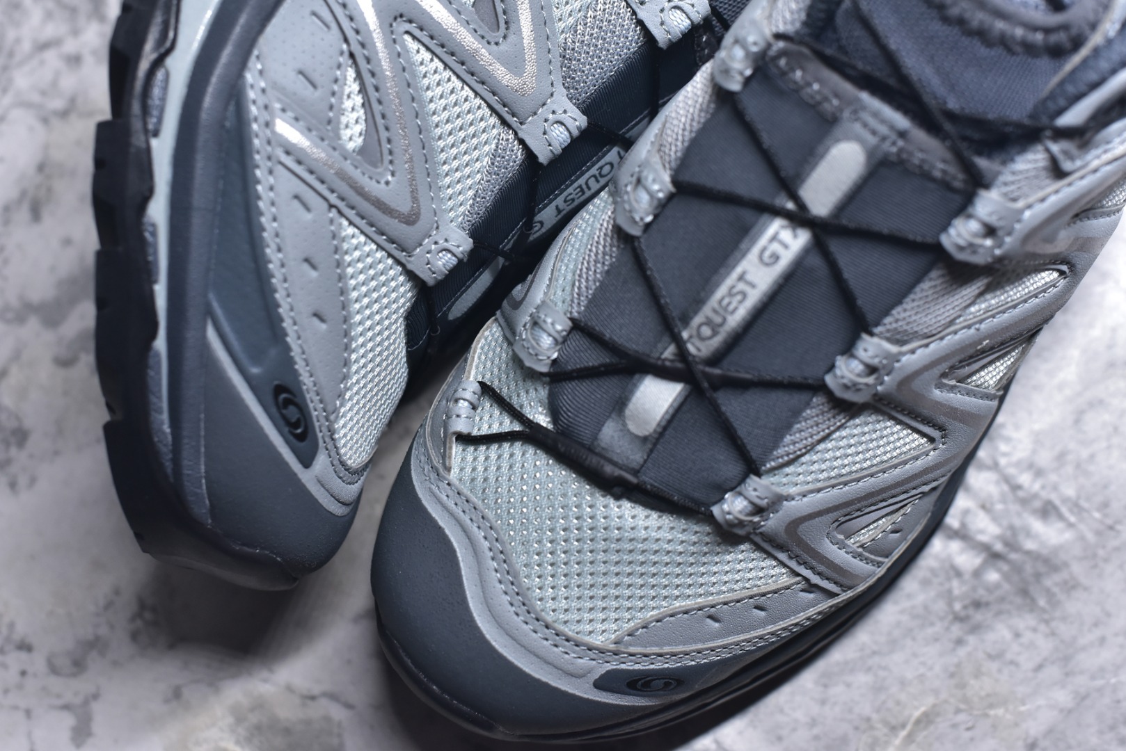 图片[8]-#Salomon XT-QUEST GTX 萨洛蒙户外越野跑鞋 491276 22 #鞋面采用SENSIFIT贴合技术 全方位贴合包裹脚型 鞋跟部鞋底牵引设计 提供强大的抓地性能 更适应野外崎岖不平的道路 其3D ADVANCED CHASSIS底盘 材料轻量大化 钉齿设计更具稳定性、防护性 鞋底易磨损区运用CONTAGRIP高耐磨材料 应对城市硬质路面长距离跑考验 尺码：36-46-选品中心