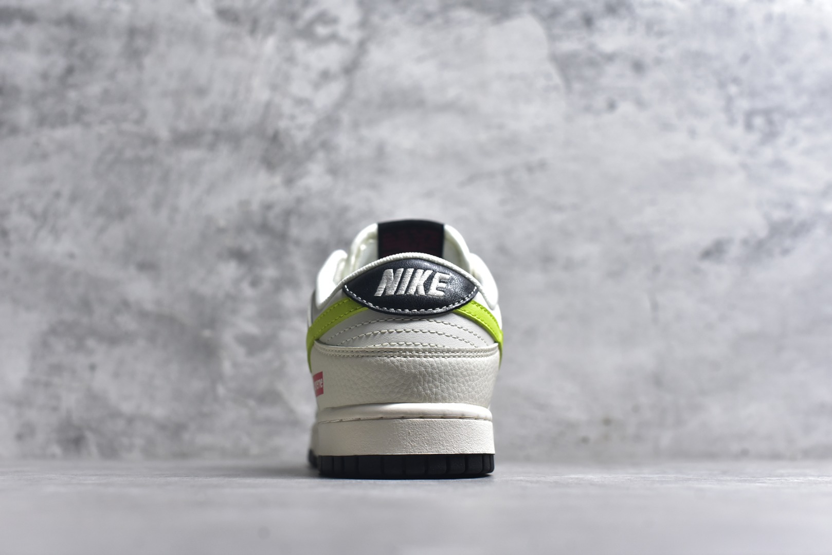 图片[5]-#海外爆款限量发售！Nike SB Dunk Low“Supreme联名——荧光绿勾” 周年高端定制 低帮休闲板鞋 定制鞋盒 大厂纯原品质出货 超高清洁度 皮料切割干净无任何毛边 细节完美 货号：XS6089-625 尺码：36 36.5 37.5 38 38.5 39 40 40.5 41 42 42.5 43 44 44.5 45-选品中心