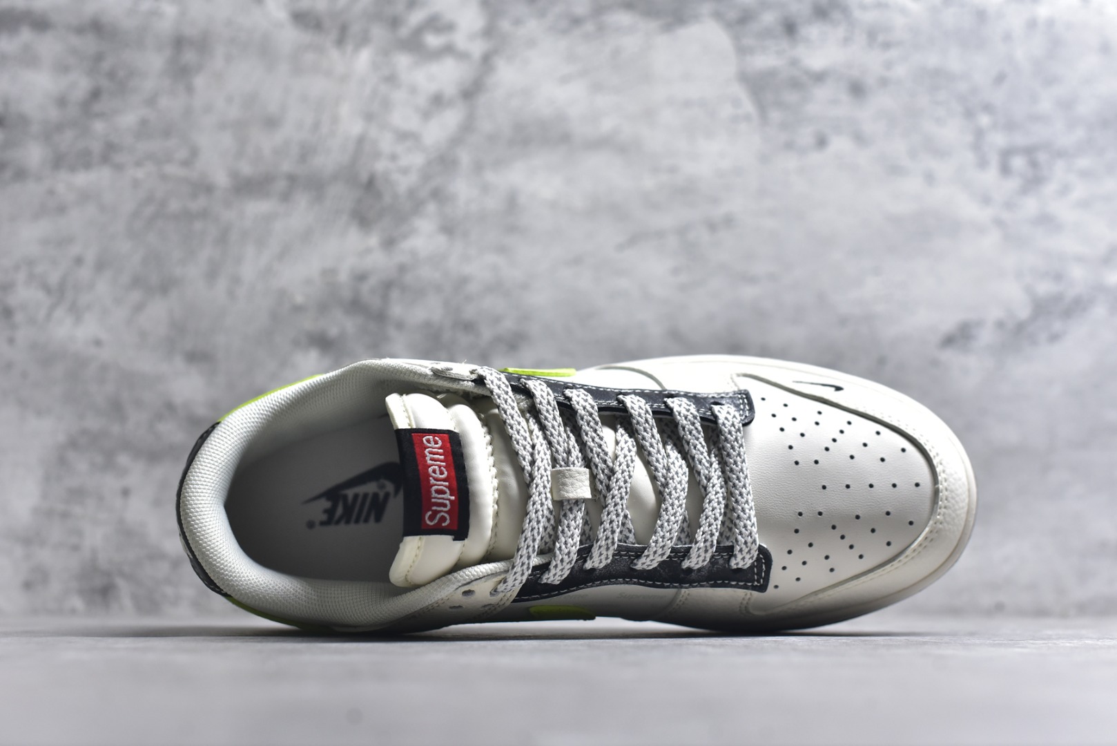 图片[4]-#海外爆款限量发售！Nike SB Dunk Low“Supreme联名——荧光绿勾” 周年高端定制 低帮休闲板鞋 定制鞋盒 大厂纯原品质出货 超高清洁度 皮料切割干净无任何毛边 细节完美 货号：XS6089-625 尺码：36 36.5 37.5 38 38.5 39 40 40.5 41 42 42.5 43 44 44.5 45-选品中心