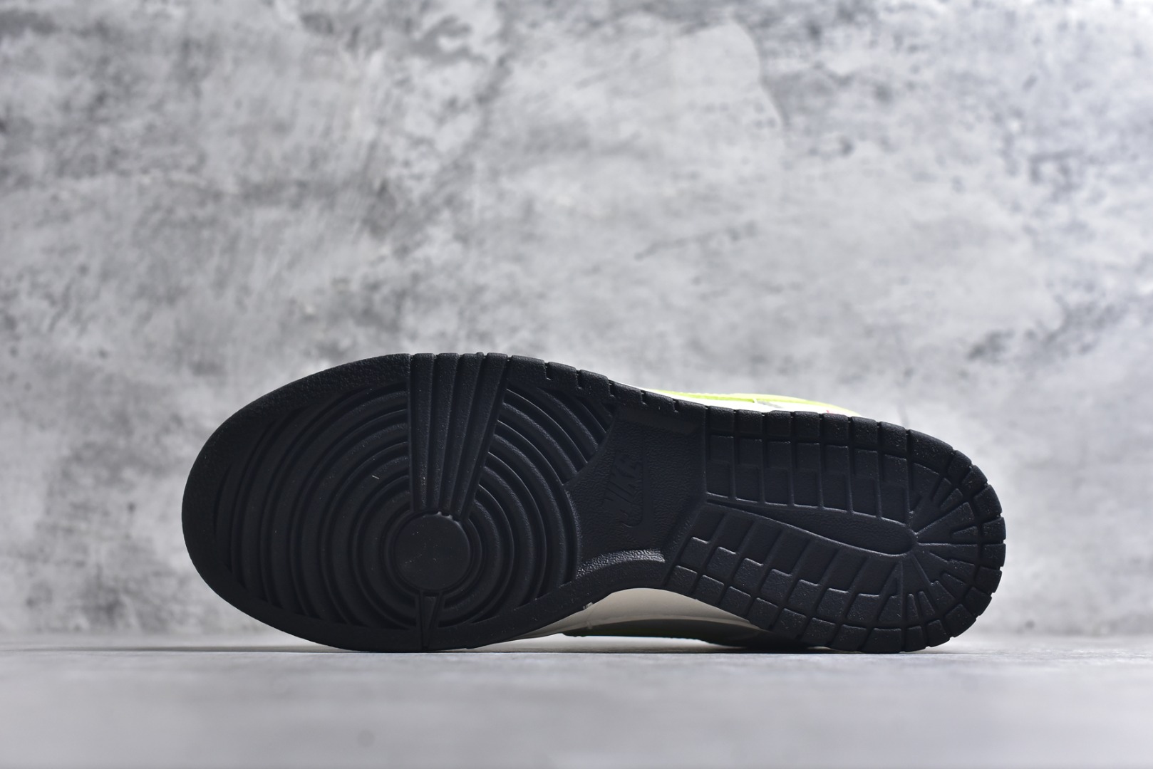 图片[6]-#海外爆款限量发售！Nike SB Dunk Low“Supreme联名——荧光绿勾” 周年高端定制 低帮休闲板鞋 定制鞋盒 大厂纯原品质出货 超高清洁度 皮料切割干净无任何毛边 细节完美 货号：XS6089-625 尺码：36 36.5 37.5 38 38.5 39 40 40.5 41 42 42.5 43 44 44.5 45-选品中心