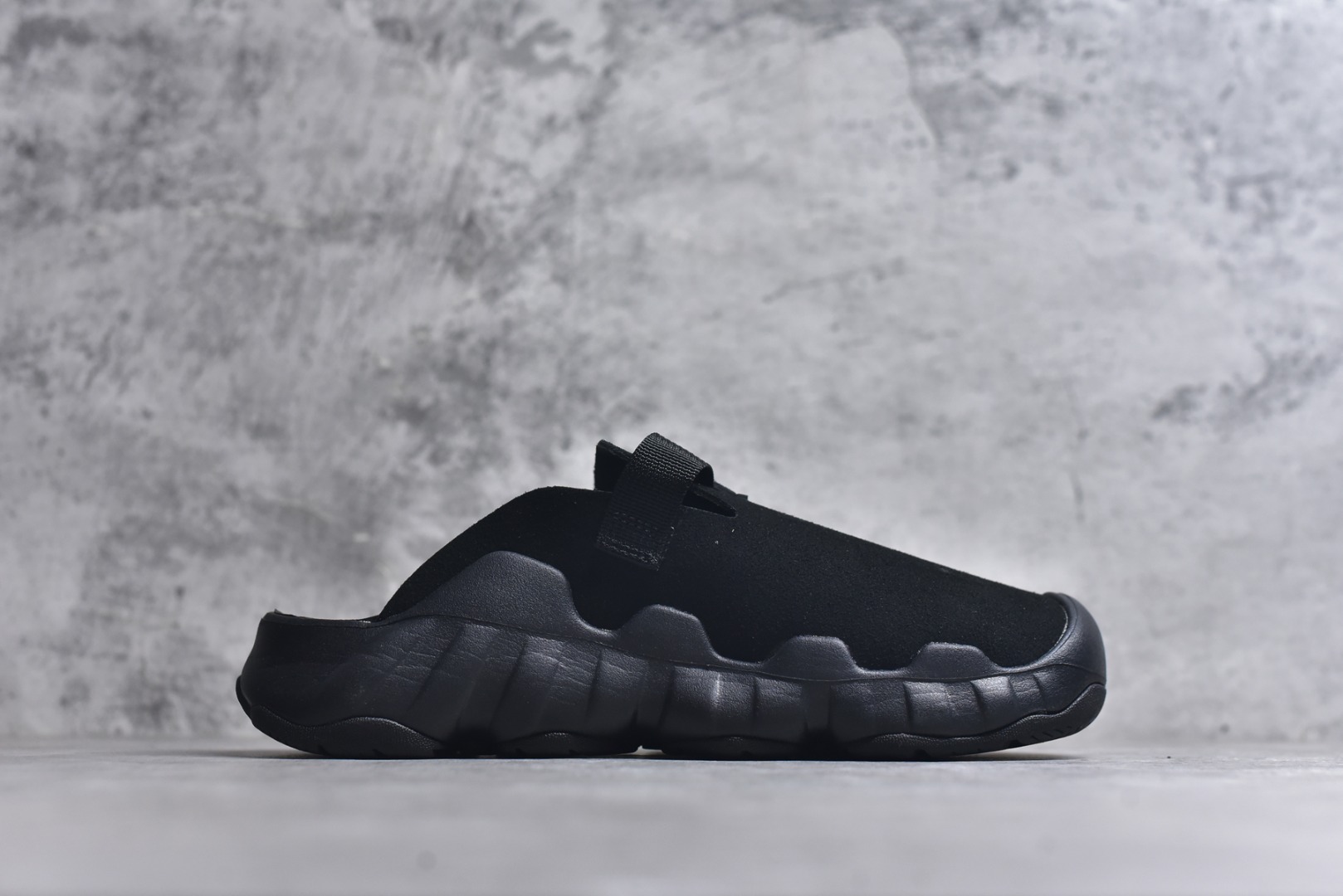 图片[3]-#Keen Hyperport Clog Leather 科恩夏季穆勒休闲半拖 采用了皮革鞋面 搭配可调节的系带系统 方便调节更加稳固 具有足弓支撑的吸震鞋垫 提供全天候的舒适 注塑泡沫中底 提供轻盈的穿着感 无痕AQUAGRIP橡胶外底与多向凸起纹路 增加防滑与耐磨性 为不同环境的穿着保驾护航 货号： 1030766 尺码：36 37 37.5 38 38.5 39 39.5 40 40.5 41 42 42.5 43 44 44.5 45-选品中心