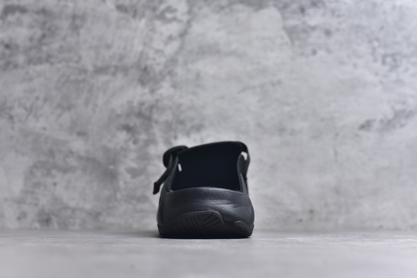 图片[5]-#Keen Hyperport Clog Leather 科恩夏季穆勒休闲半拖 采用了皮革鞋面 搭配可调节的系带系统 方便调节更加稳固 具有足弓支撑的吸震鞋垫 提供全天候的舒适 注塑泡沫中底 提供轻盈的穿着感 无痕AQUAGRIP橡胶外底与多向凸起纹路 增加防滑与耐磨性 为不同环境的穿着保驾护航 货号： 1030766 尺码：36 37 37.5 38 38.5 39 39.5 40 40.5 41 42 42.5 43 44 44.5 45-选品中心