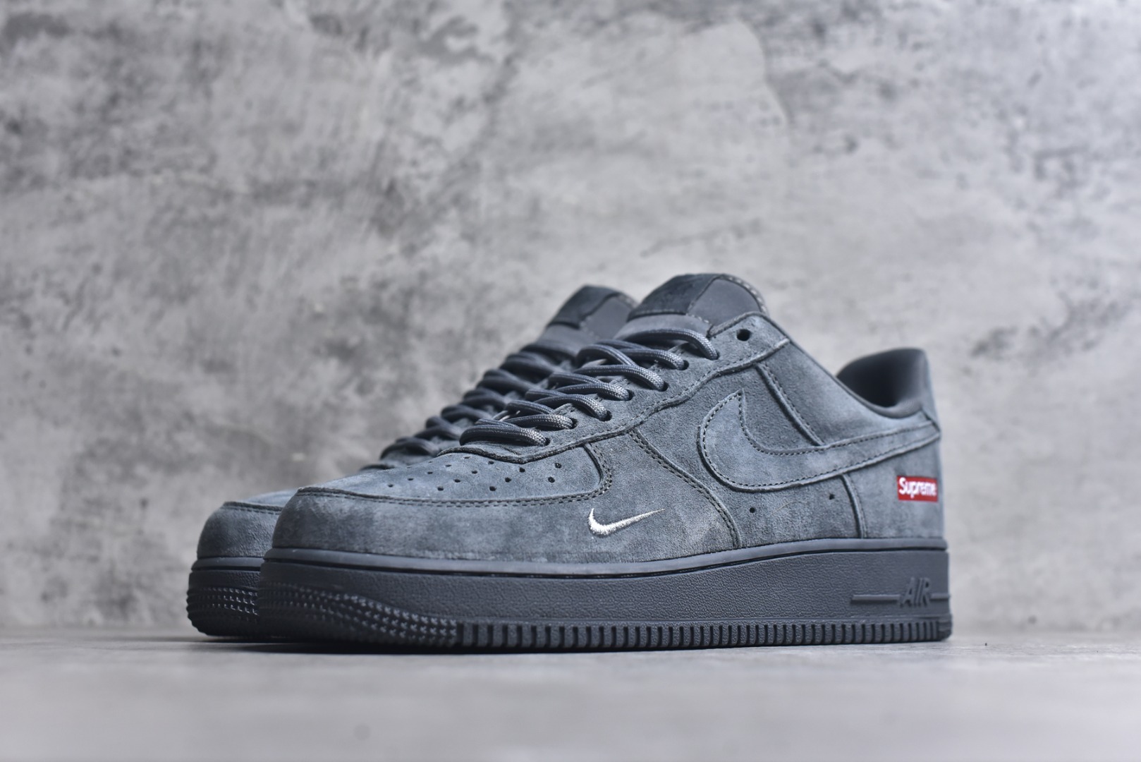图片[2]-#海外爆款限量发售！公司级Nike Air Force 1 \’07 Low “Supreme联名——全猪八”空军一号 高端定制 低帮 运动鞋 休闲鞋 折边针车 工艺难度大 原楦头原纸板 原装鞋盒 定制五金配件 内置全掌气垫 原厂鞋底 货号：DF0188-115 尺码：36 36.5 37.5 38 38.5 39 40 40.5 41 42 42.5 43 44 44.5 45-选品中心