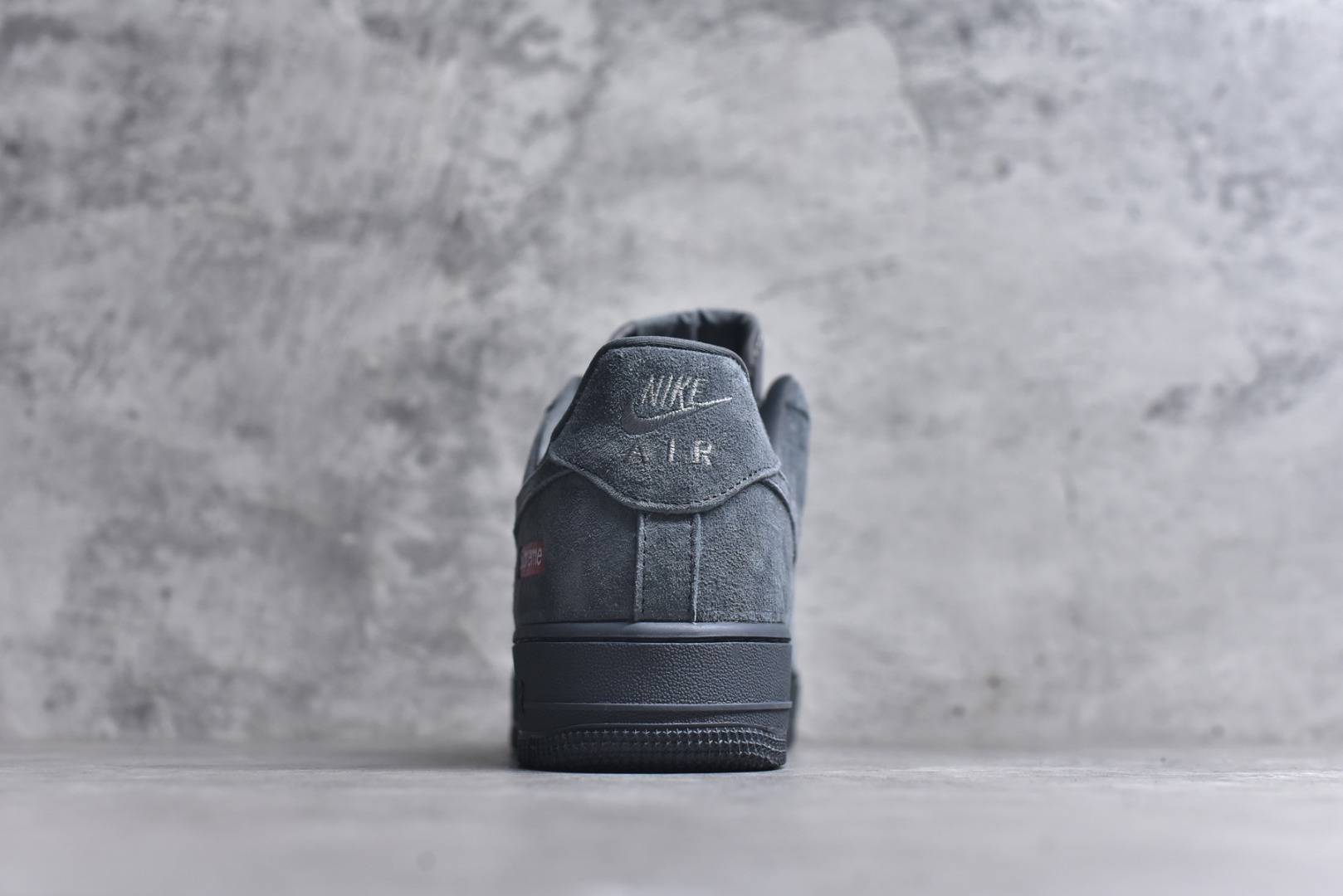 图片[5]-#海外爆款限量发售！公司级Nike Air Force 1 \’07 Low “Supreme联名——全猪八”空军一号 高端定制 低帮 运动鞋 休闲鞋 折边针车 工艺难度大 原楦头原纸板 原装鞋盒 定制五金配件 内置全掌气垫 原厂鞋底 货号：DF0188-115 尺码：36 36.5 37.5 38 38.5 39 40 40.5 41 42 42.5 43 44 44.5 45-选品中心