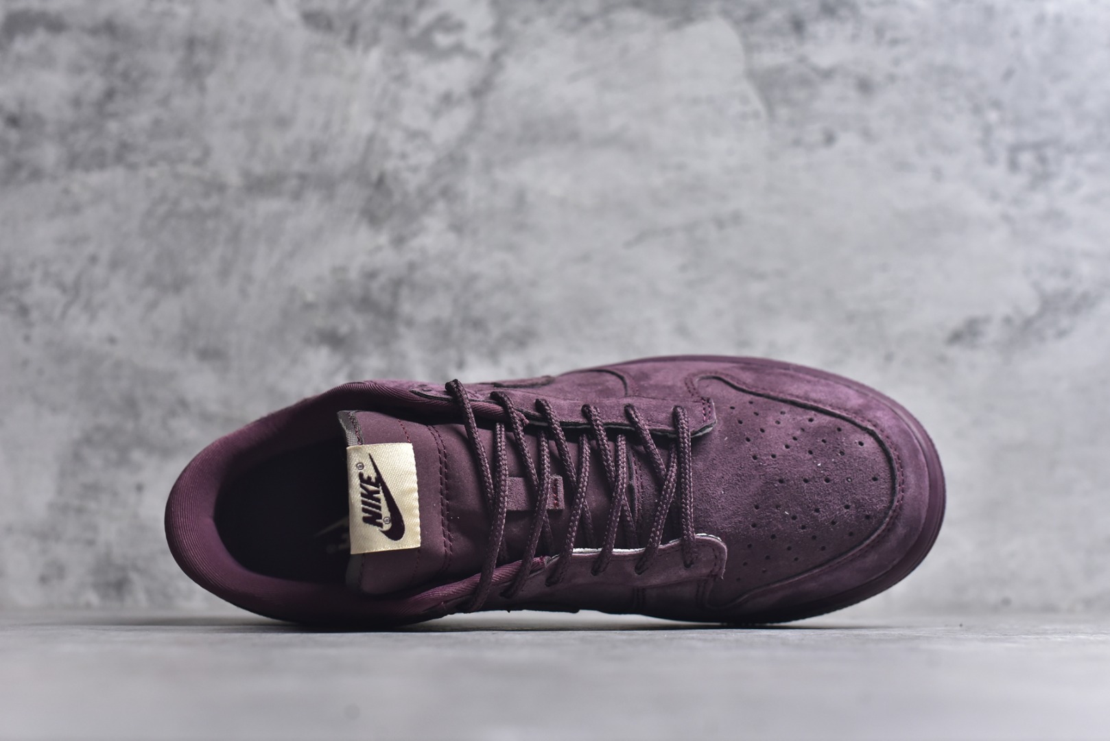 图片[4]-#海外爆款限量发售！高端定制Nike SB Dunk Low “Superme联名——酒红麂皮” 高端定制 低帮休闲板鞋 定制鞋盒 大厂纯原品质出货 超高清洁度 皮料切割干净无任何毛边 细节完美 货号：DD1988-004 尺码：36 36.5 37.5 38 38.5 39 40 40.5 41 42 42.5 43 44 44.5 45-选品中心