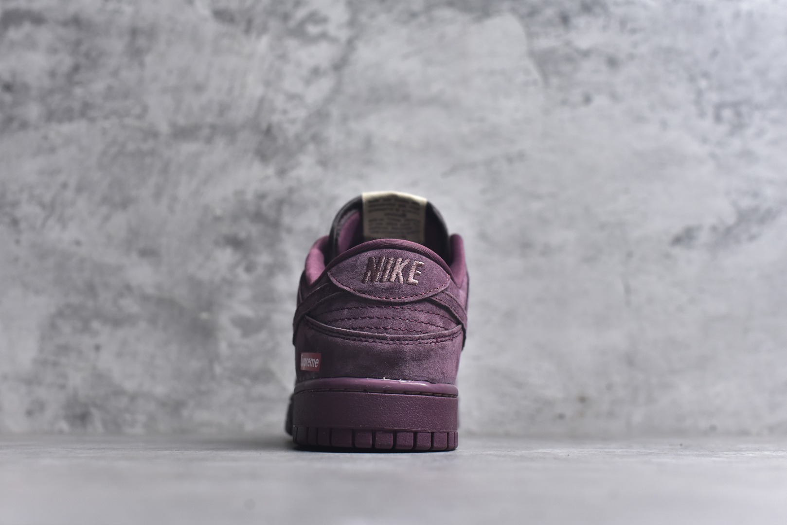 图片[5]-#海外爆款限量发售！高端定制Nike SB Dunk Low “Superme联名——酒红麂皮” 高端定制 低帮休闲板鞋 定制鞋盒 大厂纯原品质出货 超高清洁度 皮料切割干净无任何毛边 细节完美 货号：DD1988-004 尺码：36 36.5 37.5 38 38.5 39 40 40.5 41 42 42.5 43 44 44.5 45-选品中心