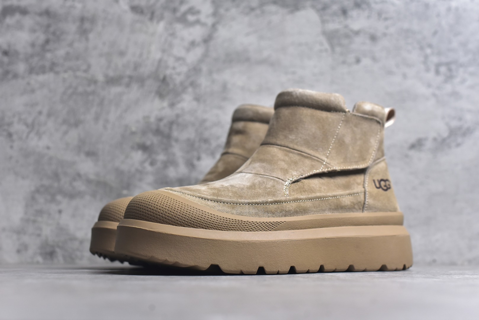 图片[2]-#UGG Tasman Weather Hybrid 塔斯曼混合系列 2025ss秋冬新品 男士高帮厚底轻量休闲马丁靴 #代购专供品质 面料采用进口头层牛皮材质 外置高弹Modern 外置防滑橡塑发泡超轻大底 侧边拉链+魔术贴设计 穿脱十分方便 采用TPU模压定型真皮鞋面材质#EVA轻翼外底防滑,耐磨性和良好的弹性 货号：U9807 尺码：39 40 41 42 43 44（皮鞋码）-选品中心