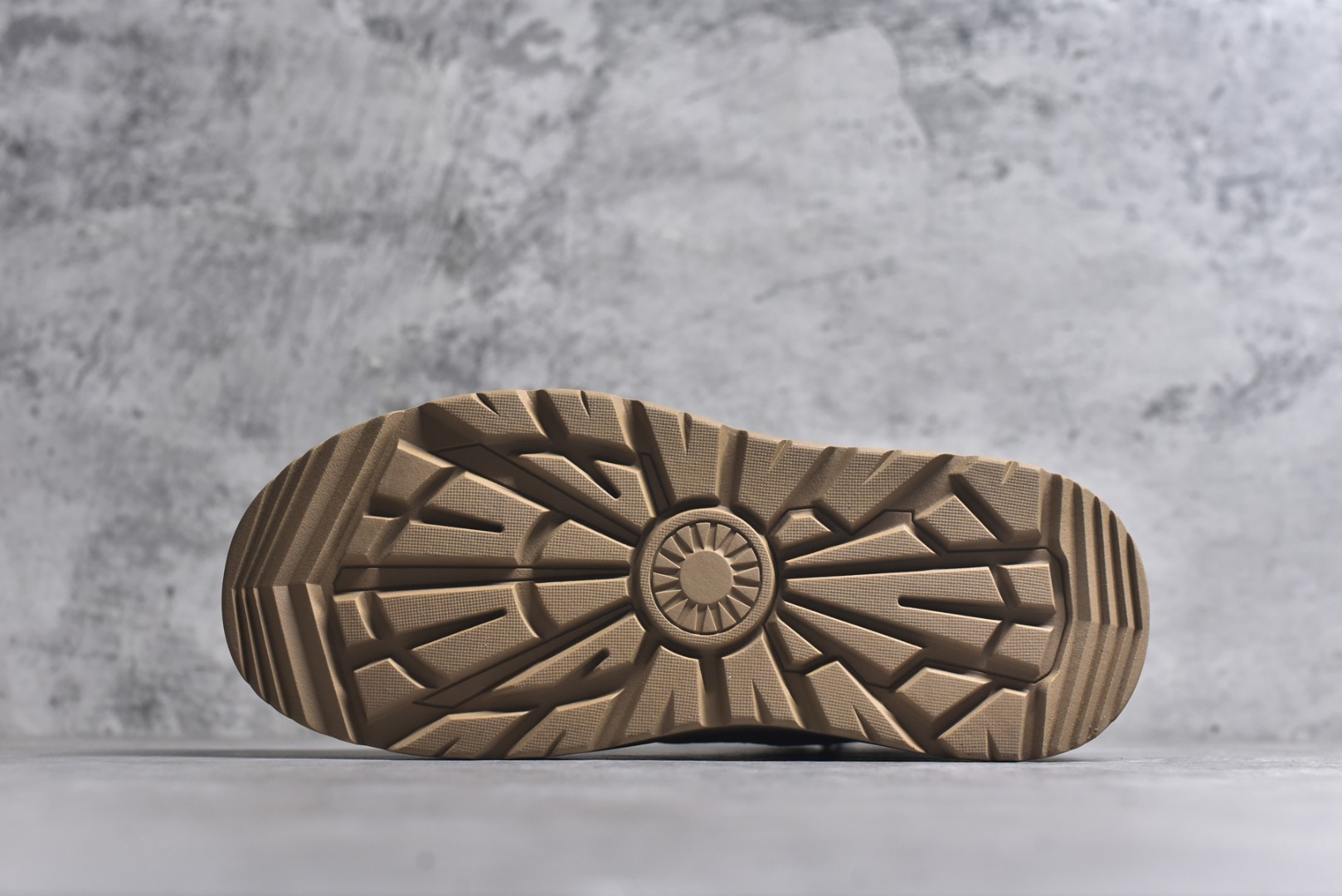 图片[6]-#UGG Tasman Weather Hybrid 塔斯曼混合系列 2025ss秋冬新品 男士高帮厚底轻量休闲马丁靴 #代购专供品质 面料采用进口头层牛皮材质 外置高弹Modern 外置防滑橡塑发泡超轻大底 侧边拉链+魔术贴设计 穿脱十分方便 采用TPU模压定型真皮鞋面材质#EVA轻翼外底防滑,耐磨性和良好的弹性 货号：U9807 尺码：39 40 41 42 43 44（皮鞋码）-选品中心