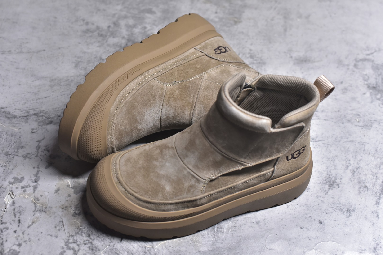 图片[7]-#UGG Tasman Weather Hybrid 塔斯曼混合系列 2025ss秋冬新品 男士高帮厚底轻量休闲马丁靴 #代购专供品质 面料采用进口头层牛皮材质 外置高弹Modern 外置防滑橡塑发泡超轻大底 侧边拉链+魔术贴设计 穿脱十分方便 采用TPU模压定型真皮鞋面材质#EVA轻翼外底防滑,耐磨性和良好的弹性 货号：U9807 尺码：39 40 41 42 43 44（皮鞋码）-选品中心