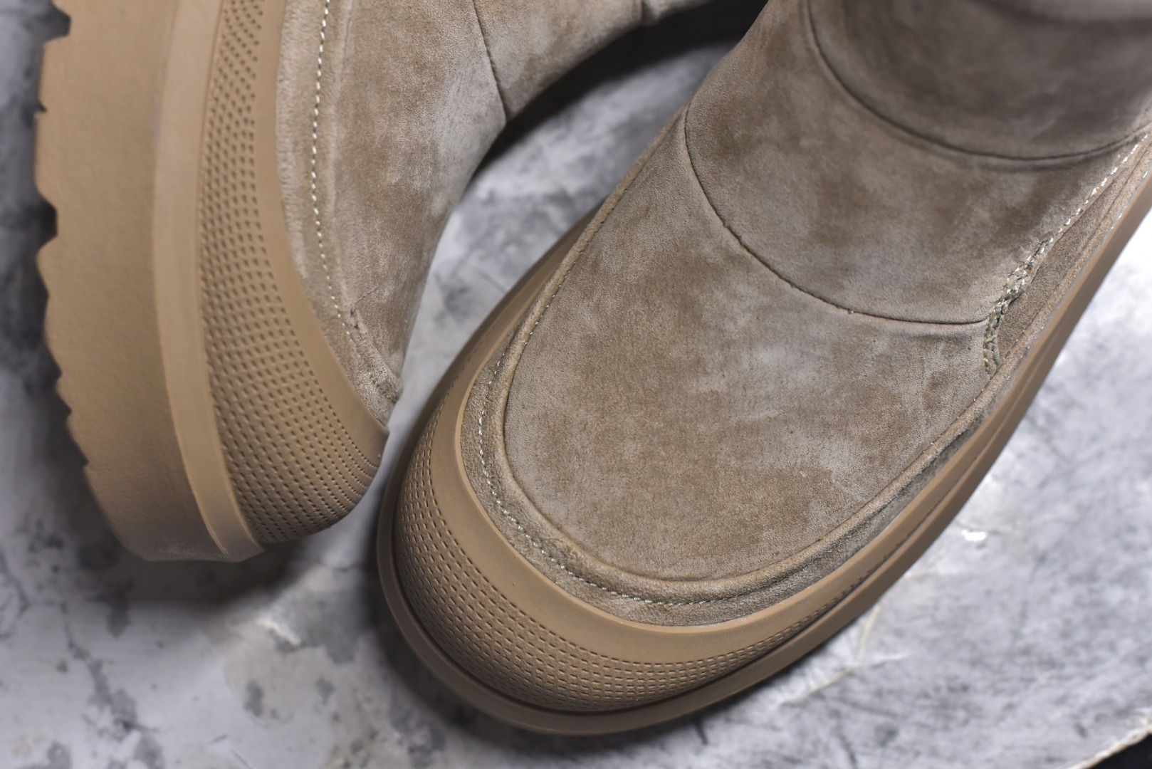 图片[8]-#UGG Tasman Weather Hybrid 塔斯曼混合系列 2025ss秋冬新品 男士高帮厚底轻量休闲马丁靴 #代购专供品质 面料采用进口头层牛皮材质 外置高弹Modern 外置防滑橡塑发泡超轻大底 侧边拉链+魔术贴设计 穿脱十分方便 采用TPU模压定型真皮鞋面材质#EVA轻翼外底防滑,耐磨性和良好的弹性 货号：U9807 尺码：39 40 41 42 43 44（皮鞋码）-选品中心