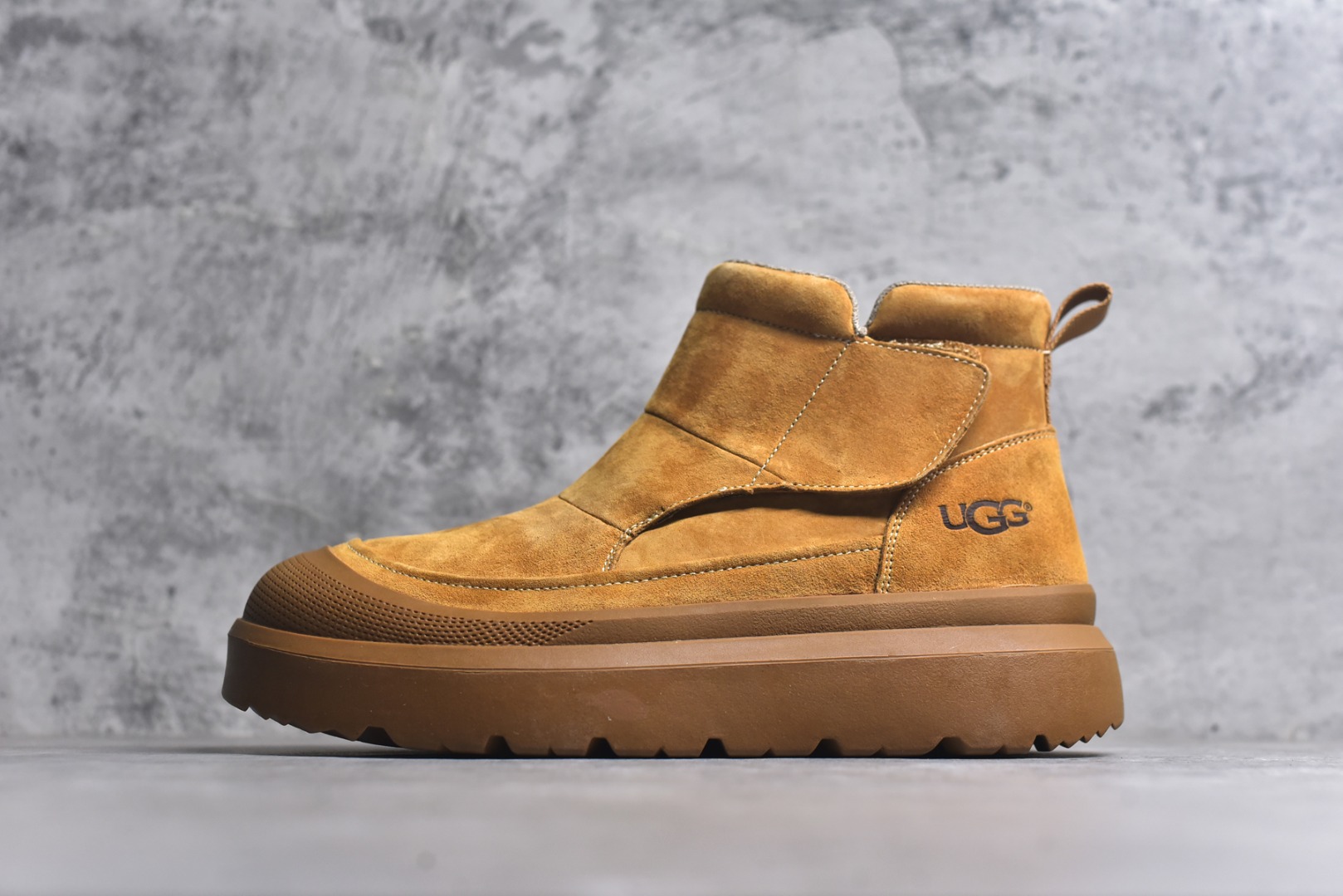 #UGG Tasman Weather Hybrid 塔斯曼混合系列 2025ss秋冬新品 男士高帮厚底轻量休闲马丁靴 #代购专供品质 面料采用进口头层牛皮材质 外置高弹Modern 外置防滑橡塑发泡超轻大底 侧边拉链+魔术贴设计 穿脱十分方便 采用TPU模压定型真皮鞋面材质#EVA轻翼外底防滑,耐磨性和良好的弹性 货号:U9807 尺码:39 40 41 42 43 44(皮鞋码)-选品中心