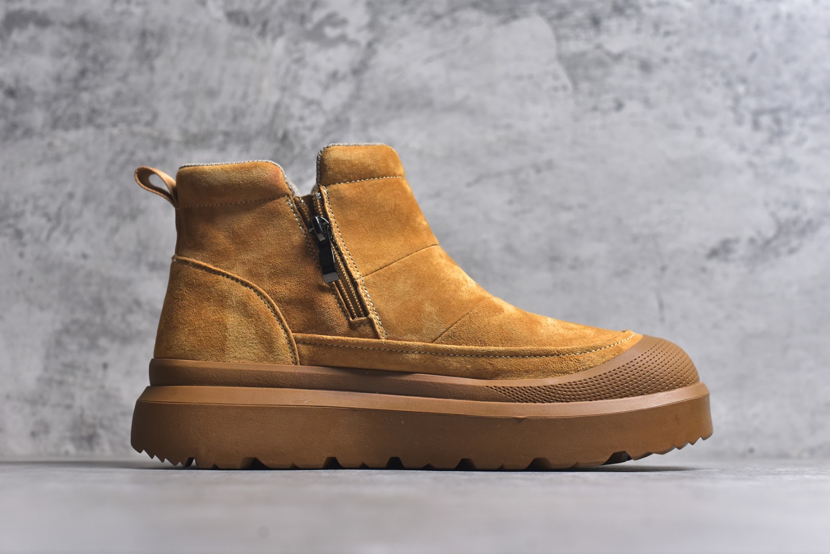 图片[3]-#UGG Tasman Weather Hybrid 塔斯曼混合系列 2025ss秋冬新品 男士高帮厚底轻量休闲马丁靴 #代购专供品质 面料采用进口头层牛皮材质 外置高弹Modern 外置防滑橡塑发泡超轻大底 侧边拉链+魔术贴设计 穿脱十分方便 采用TPU模压定型真皮鞋面材质#EVA轻翼外底防滑,耐磨性和良好的弹性 货号：U9807 尺码：39 40 41 42 43 44（皮鞋码）-选品中心