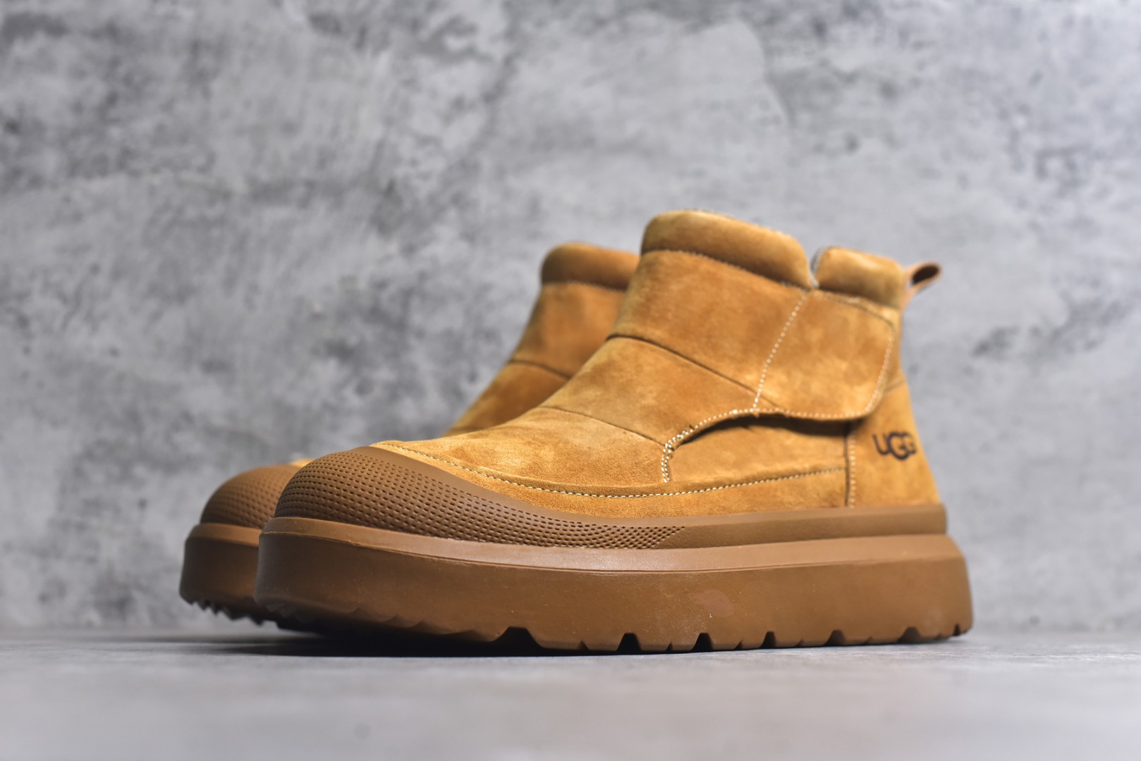 图片[2]-#UGG Tasman Weather Hybrid 塔斯曼混合系列 2025ss秋冬新品 男士高帮厚底轻量休闲马丁靴 #代购专供品质 面料采用进口头层牛皮材质 外置高弹Modern 外置防滑橡塑发泡超轻大底 侧边拉链+魔术贴设计 穿脱十分方便 采用TPU模压定型真皮鞋面材质#EVA轻翼外底防滑,耐磨性和良好的弹性 货号：U9807 尺码：39 40 41 42 43 44（皮鞋码）-选品中心