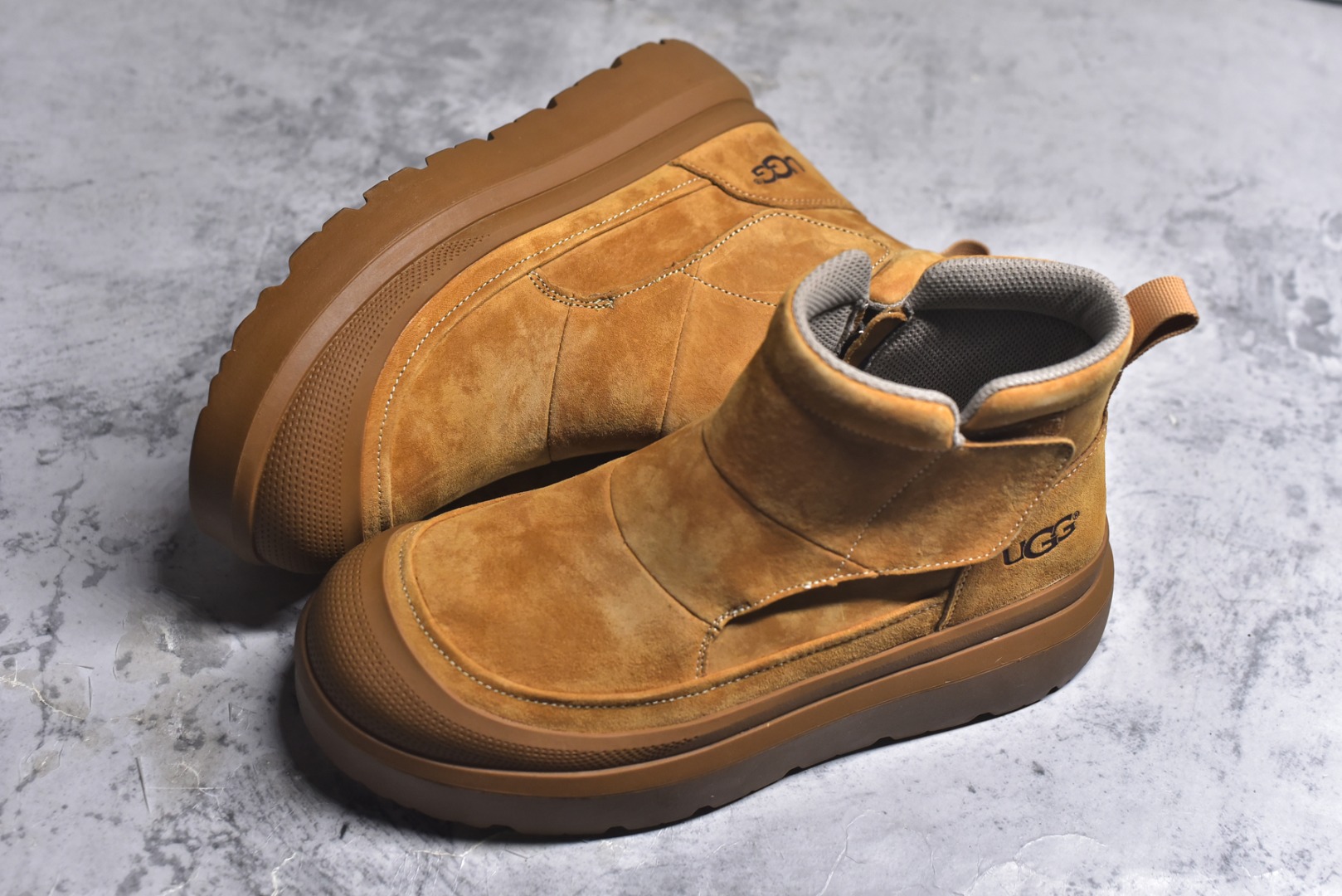 图片[7]-#UGG Tasman Weather Hybrid 塔斯曼混合系列 2025ss秋冬新品 男士高帮厚底轻量休闲马丁靴 #代购专供品质 面料采用进口头层牛皮材质 外置高弹Modern 外置防滑橡塑发泡超轻大底 侧边拉链+魔术贴设计 穿脱十分方便 采用TPU模压定型真皮鞋面材质#EVA轻翼外底防滑,耐磨性和良好的弹性 货号：U9807 尺码：39 40 41 42 43 44（皮鞋码）-选品中心