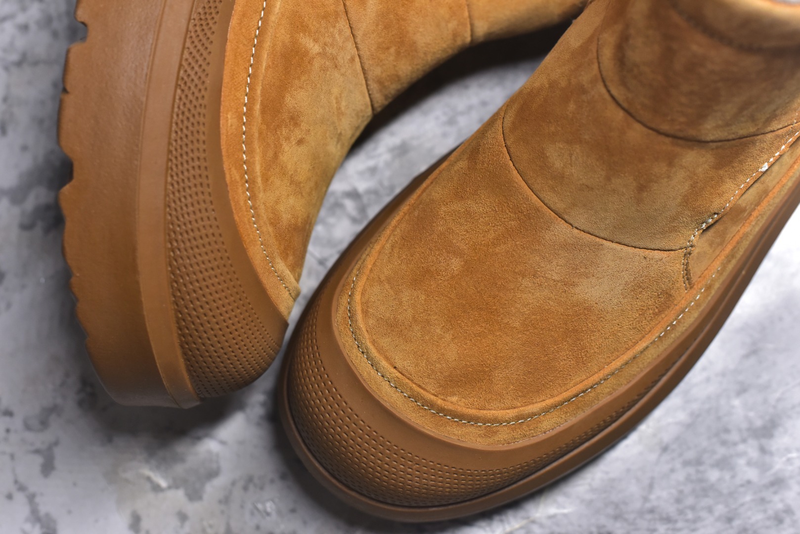 图片[8]-#UGG Tasman Weather Hybrid 塔斯曼混合系列 2025ss秋冬新品 男士高帮厚底轻量休闲马丁靴 #代购专供品质 面料采用进口头层牛皮材质 外置高弹Modern 外置防滑橡塑发泡超轻大底 侧边拉链+魔术贴设计 穿脱十分方便 采用TPU模压定型真皮鞋面材质#EVA轻翼外底防滑,耐磨性和良好的弹性 货号：U9807 尺码：39 40 41 42 43 44（皮鞋码）-选品中心