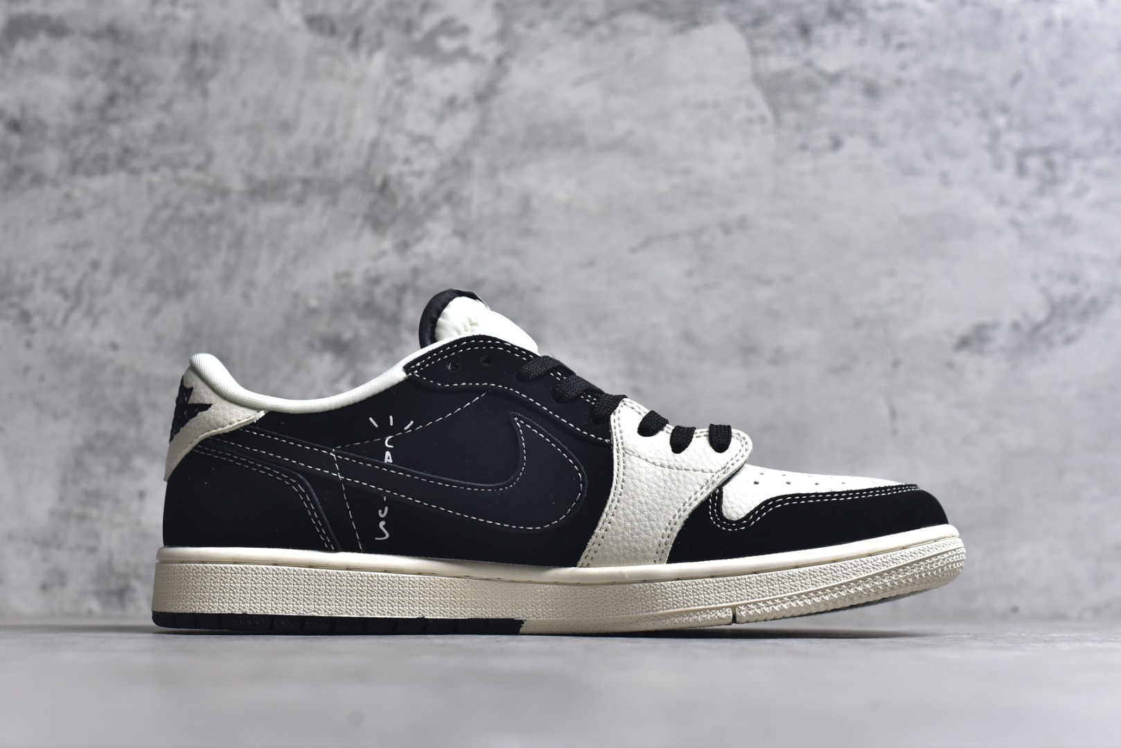 图片[3]-#海外爆款限量发售！ Travis Scott x Jordan 1 Low “克罗心联名——太极米白黑” 高端定制 乔丹倒勾低帮休闲板鞋 大厂纯原品质出货 纯正版型 定制鞋盒 皮料切割干净无任何毛边 细节完美 超高清洁度 货号：DD7866-104 尺码：36 36.5 37.5 38 38.5 39 40 40.5 41 42 42.5 43 44 44.5 45-选品中心