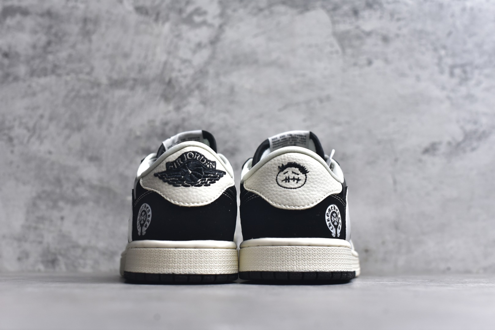 图片[5]-#海外爆款限量发售！ Travis Scott x Jordan 1 Low “克罗心联名——太极米白黑” 高端定制 乔丹倒勾低帮休闲板鞋 大厂纯原品质出货 纯正版型 定制鞋盒 皮料切割干净无任何毛边 细节完美 超高清洁度 货号：DD7866-104 尺码：36 36.5 37.5 38 38.5 39 40 40.5 41 42 42.5 43 44 44.5 45-选品中心