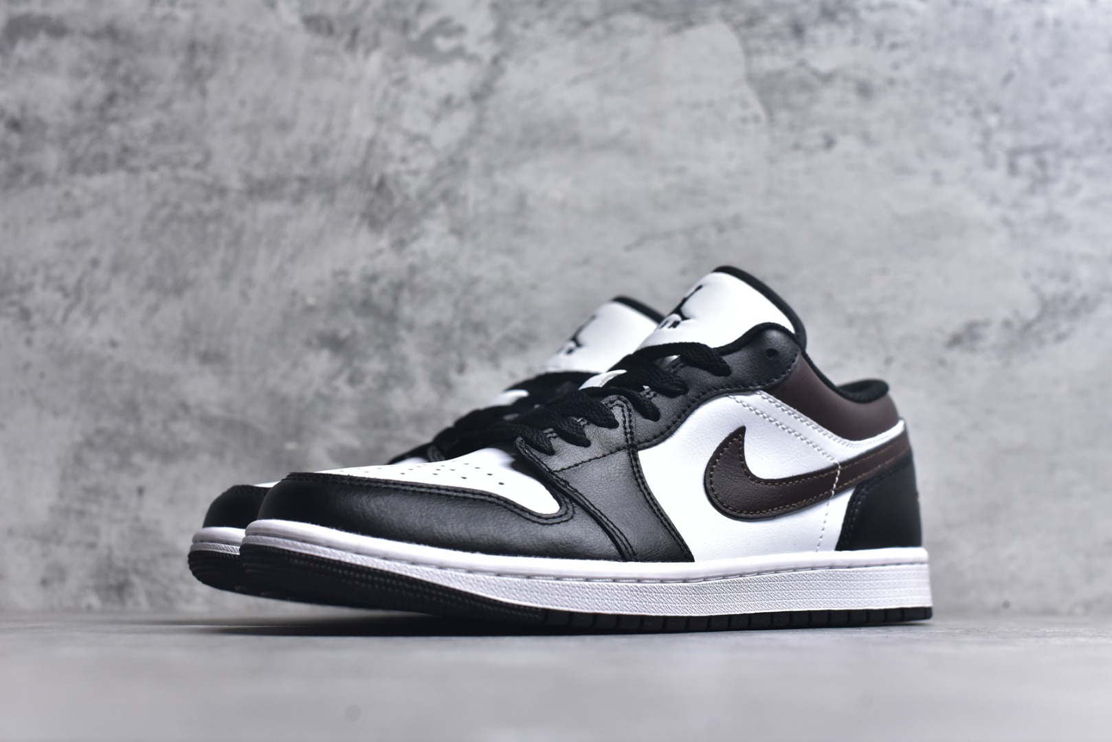 图片[2]-#Air Jordan AJ1 Low 低帮 IO3393-010 终端优势供应 市面中低帮最具代表性版本没有之一 口碑大厂出品 品控大底版型不断改良更新 全套原纸板楦头开发 确保原汁原味 完美呈现版型 完美零毛边处理 原厂内置全掌气垫 价格定位良心 平台专用代工流水线出品 一眼公司既视感 拿到手的一瞬间就与众不同 碾压市面所有版本 全部原鞋开发 每一个配色都会采购原鞋确认细节 打破市面看图做货无好货之说 尺码：35.5 36 36.5 37.5 38 38.5 39 40 40.5 41 42 42.5 43 44 44.5 45 46-选品中心