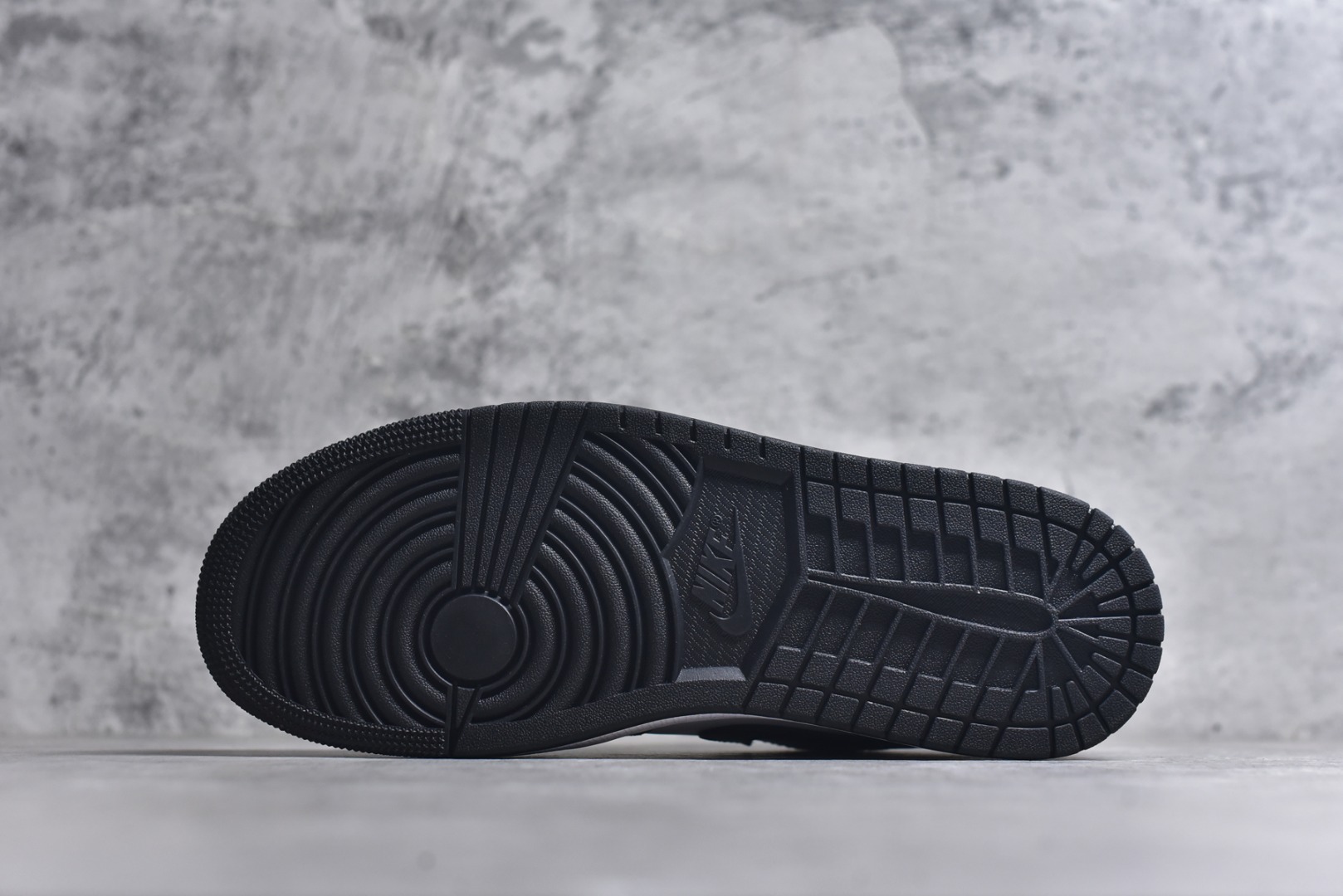 图片[6]-#Air Jordan AJ1 Low 低帮 IO3393-010 终端优势供应 市面中低帮最具代表性版本没有之一 口碑大厂出品 品控大底版型不断改良更新 全套原纸板楦头开发 确保原汁原味 完美呈现版型 完美零毛边处理 原厂内置全掌气垫 价格定位良心 平台专用代工流水线出品 一眼公司既视感 拿到手的一瞬间就与众不同 碾压市面所有版本 全部原鞋开发 每一个配色都会采购原鞋确认细节 打破市面看图做货无好货之说 尺码：35.5 36 36.5 37.5 38 38.5 39 40 40.5 41 42 42.5 43 44 44.5 45 46-选品中心