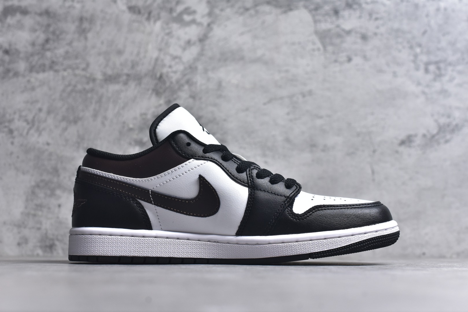 图片[3]-#Air Jordan AJ1 Low 低帮 IO3393-010 终端优势供应 市面中低帮最具代表性版本没有之一 口碑大厂出品 品控大底版型不断改良更新 全套原纸板楦头开发 确保原汁原味 完美呈现版型 完美零毛边处理 原厂内置全掌气垫 价格定位良心 平台专用代工流水线出品 一眼公司既视感 拿到手的一瞬间就与众不同 碾压市面所有版本 全部原鞋开发 每一个配色都会采购原鞋确认细节 打破市面看图做货无好货之说 尺码：35.5 36 36.5 37.5 38 38.5 39 40 40.5 41 42 42.5 43 44 44.5 45 46-选品中心