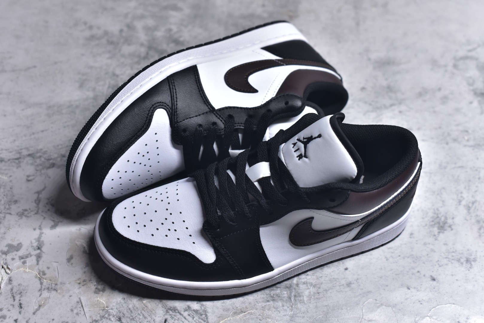 图片[7]-#Air Jordan AJ1 Low 低帮 IO3393-010 终端优势供应 市面中低帮最具代表性版本没有之一 口碑大厂出品 品控大底版型不断改良更新 全套原纸板楦头开发 确保原汁原味 完美呈现版型 完美零毛边处理 原厂内置全掌气垫 价格定位良心 平台专用代工流水线出品 一眼公司既视感 拿到手的一瞬间就与众不同 碾压市面所有版本 全部原鞋开发 每一个配色都会采购原鞋确认细节 打破市面看图做货无好货之说 尺码：35.5 36 36.5 37.5 38 38.5 39 40 40.5 41 42 42.5 43 44 44.5 45 46-选品中心