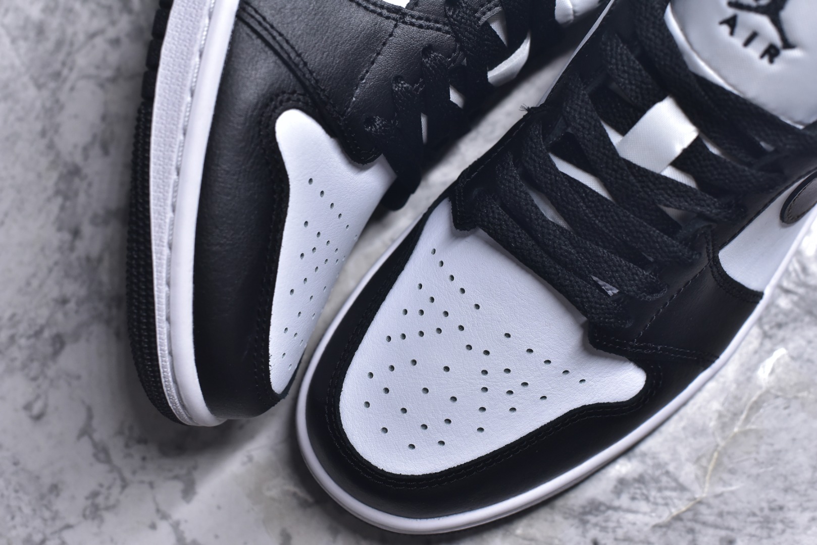 图片[8]-#Air Jordan AJ1 Low 低帮 IO3393-010 终端优势供应 市面中低帮最具代表性版本没有之一 口碑大厂出品 品控大底版型不断改良更新 全套原纸板楦头开发 确保原汁原味 完美呈现版型 完美零毛边处理 原厂内置全掌气垫 价格定位良心 平台专用代工流水线出品 一眼公司既视感 拿到手的一瞬间就与众不同 碾压市面所有版本 全部原鞋开发 每一个配色都会采购原鞋确认细节 打破市面看图做货无好货之说 尺码：35.5 36 36.5 37.5 38 38.5 39 40 40.5 41 42 42.5 43 44 44.5 45 46-选品中心