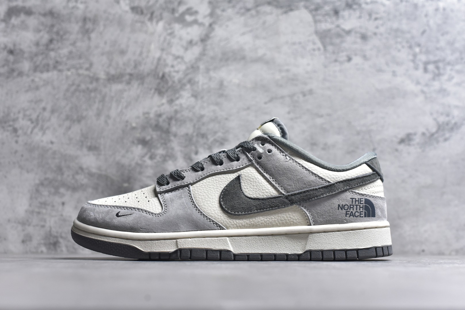 #Nike SB Dunk Low 北面联名 米灰猪八革 周年高端定制 低帮休闲板鞋 DN3168-008 #定制鞋盒 大厂纯原品质出货 超高清洁度 皮料切割干净无任何毛边 细节完美 尺码:36 36.5 37.5 38 38.5 39 40 40.5 41 42 42.5 43 44 44.5 45 9.E5-选品中心
