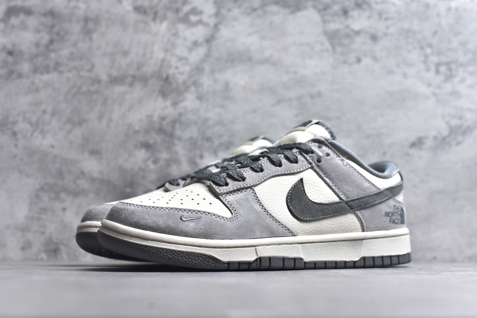 图片[2]-#Nike SB Dunk Low 北面联名 米灰猪八革 周年高端定制 低帮休闲板鞋 DN3168-008 #定制鞋盒 大厂纯原品质出货 超高清洁度 皮料切割干净无任何毛边 细节完美 尺码：36 36.5 37.5 38 38.5 39 40 40.5 41 42 42.5 43 44 44.5 45 9.E5-选品中心