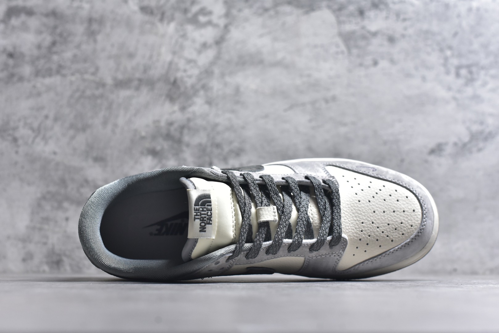 图片[4]-#Nike SB Dunk Low 北面联名 米灰猪八革 周年高端定制 低帮休闲板鞋 DN3168-008 #定制鞋盒 大厂纯原品质出货 超高清洁度 皮料切割干净无任何毛边 细节完美 尺码：36 36.5 37.5 38 38.5 39 40 40.5 41 42 42.5 43 44 44.5 45 9.E5-选品中心