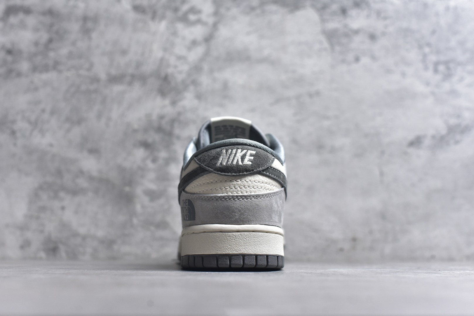 图片[5]-#Nike SB Dunk Low 北面联名 米灰猪八革 周年高端定制 低帮休闲板鞋 DN3168-008 #定制鞋盒 大厂纯原品质出货 超高清洁度 皮料切割干净无任何毛边 细节完美 尺码：36 36.5 37.5 38 38.5 39 40 40.5 41 42 42.5 43 44 44.5 45 9.E5-选品中心