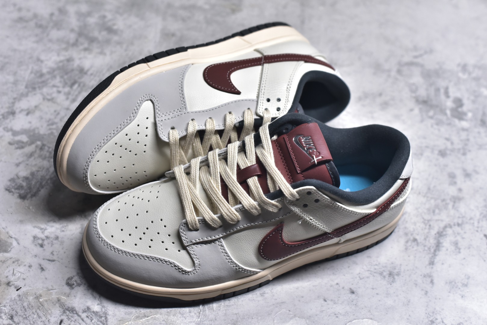 图片[7]-#Nike Dunk SB Low 耐克 SB 低帮 奶白红棕 舒适百搭防滑耐磨低邦休闲板鞋 鞋款整体以奶白色皮革打造搭配白色皮革框架覆盖层，营造出层次分明的质感，尽显复古韵味；鞋身两侧Swoosh Logo采用红棕色点缀，鞋舌上Nike Swoosh Logos则以白色妆点，简约而不失格调；后跟Nike字样则以银色烫印示人，最后以奶b白色中底搭配黑色橡胶外底完善整体设计收尾，整体复古氛围感直接拉满。 货号：IM6670-202 尺码：36 36.5 37.5 38 38.5 39 40 40.5 41 42 42.5 43 44 44.5 45 46-选品中心