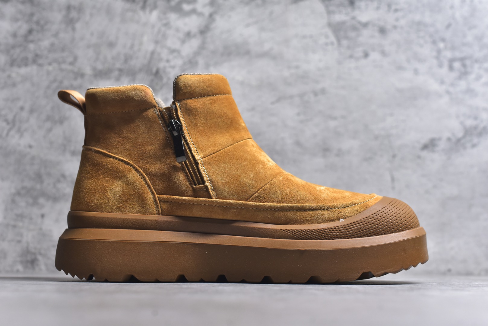 图片[3]-#美国轻奢品牌【UGG】 M Tasman Weather Hybrid 塔斯曼混合系列中帮厚底轻量休闲马丁靴 男士高帮休闲马丁靴系列代购专供品质 高弹Modern 外置防滑橡塑发泡超轻大底 系带设计 穿脱十分方便 采用TPU模压定型头层牛皮真皮鞋面材质 EVA轻翼科技外底防滑,耐磨性和良好的弹性 货号： U9807 尺码：39 40 41 42 43 44-选品中心