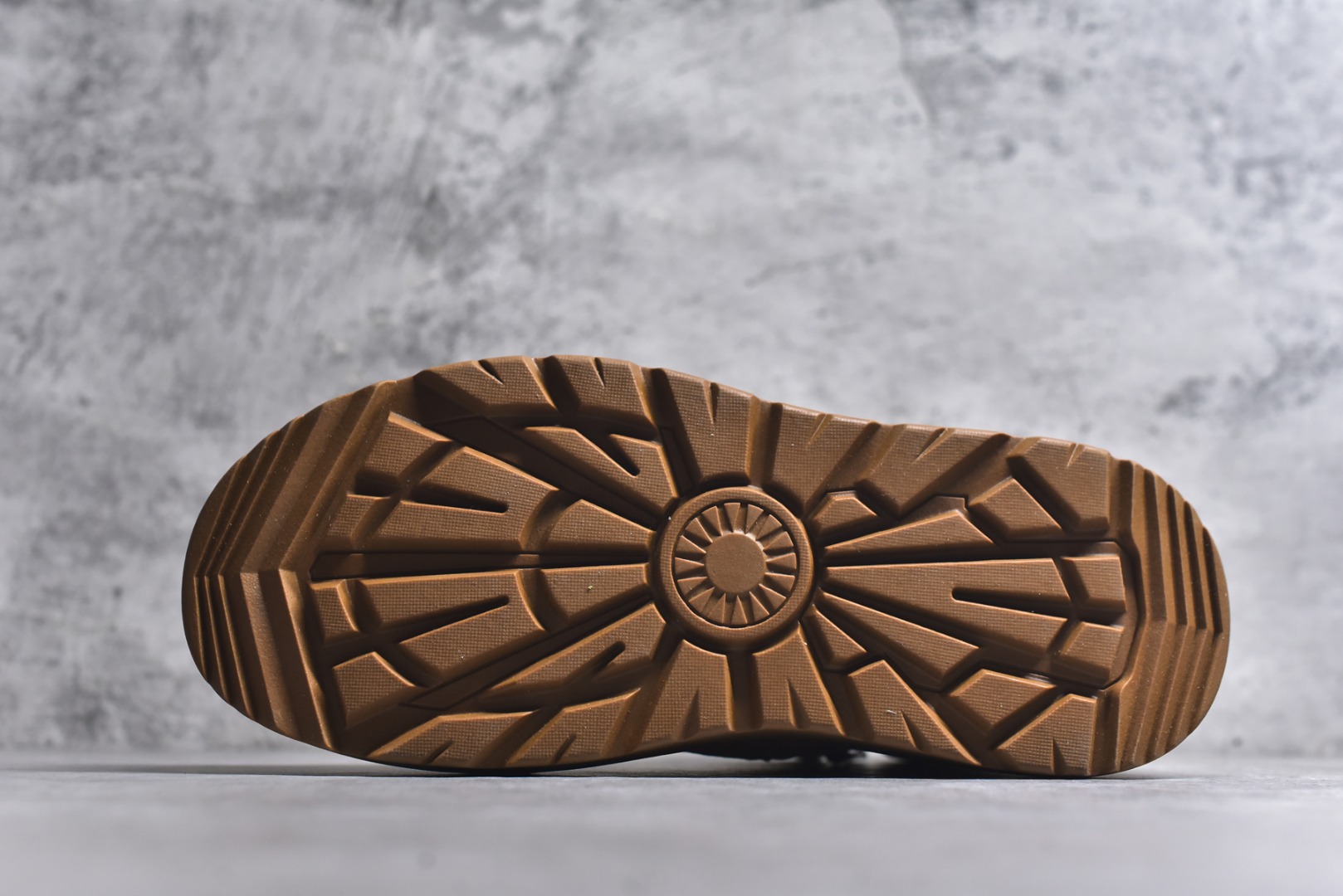 图片[6]-#美国轻奢品牌【UGG】 M Tasman Weather Hybrid 塔斯曼混合系列中帮厚底轻量休闲马丁靴 男士高帮休闲马丁靴系列代购专供品质 高弹Modern 外置防滑橡塑发泡超轻大底 系带设计 穿脱十分方便 采用TPU模压定型头层牛皮真皮鞋面材质 EVA轻翼科技外底防滑,耐磨性和良好的弹性 货号： U9807 尺码：39 40 41 42 43 44-选品中心