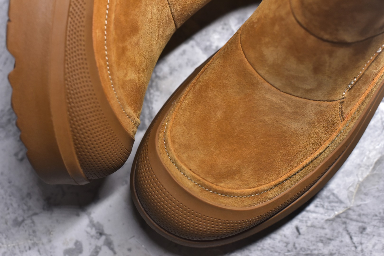 图片[8]-#美国轻奢品牌【UGG】 M Tasman Weather Hybrid 塔斯曼混合系列中帮厚底轻量休闲马丁靴 男士高帮休闲马丁靴系列代购专供品质 高弹Modern 外置防滑橡塑发泡超轻大底 系带设计 穿脱十分方便 采用TPU模压定型头层牛皮真皮鞋面材质 EVA轻翼科技外底防滑,耐磨性和良好的弹性 货号： U9807 尺码：39 40 41 42 43 44-选品中心