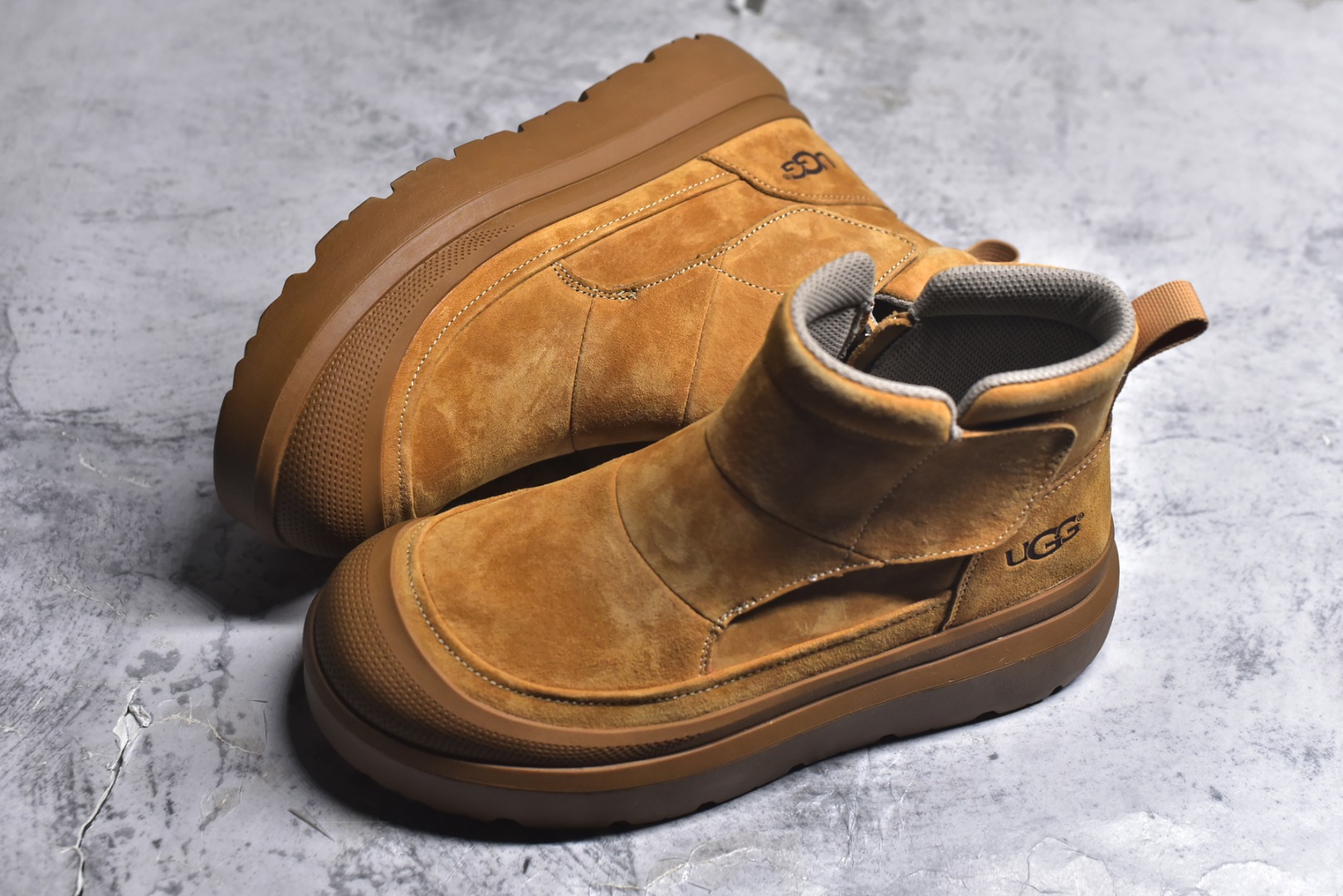 图片[7]-#美国轻奢品牌【UGG】 M Tasman Weather Hybrid 塔斯曼混合系列中帮厚底轻量休闲马丁靴 男士高帮休闲马丁靴系列代购专供品质 高弹Modern 外置防滑橡塑发泡超轻大底 系带设计 穿脱十分方便 采用TPU模压定型头层牛皮真皮鞋面材质 EVA轻翼科技外底防滑,耐磨性和良好的弹性 货号： U9807 尺码：39 40 41 42 43 44-选品中心