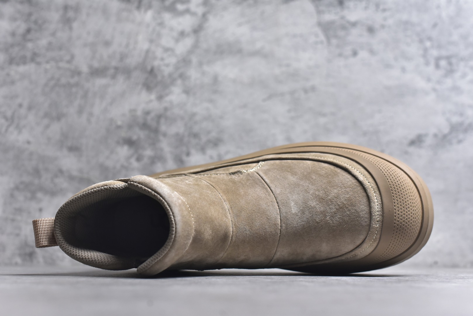 图片[4]-#美国轻奢品牌【UGG】 M Tasman Weather Hybrid 塔斯曼混合系列中帮厚底轻量休闲马丁靴 男士高帮休闲马丁靴系列代购专供品质 高弹Modern 外置防滑橡塑发泡超轻大底 系带设计 穿脱十分方便 采用TPU模压定型头层牛皮真皮鞋面材质 EVA轻翼科技外底防滑,耐磨性和良好的弹性 货号： U9807 尺码：39 40 41 42 43 44-选品中心