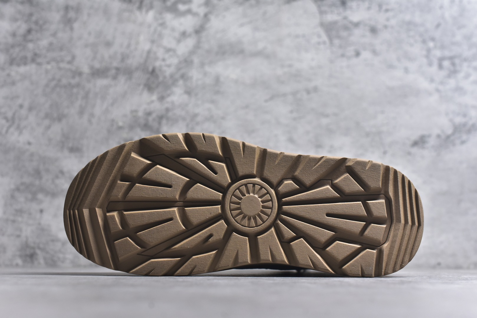 图片[6]-#美国轻奢品牌【UGG】 M Tasman Weather Hybrid 塔斯曼混合系列中帮厚底轻量休闲马丁靴 男士高帮休闲马丁靴系列代购专供品质 高弹Modern 外置防滑橡塑发泡超轻大底 系带设计 穿脱十分方便 采用TPU模压定型头层牛皮真皮鞋面材质 EVA轻翼科技外底防滑,耐磨性和良好的弹性 货号： U9807 尺码：39 40 41 42 43 44-选品中心