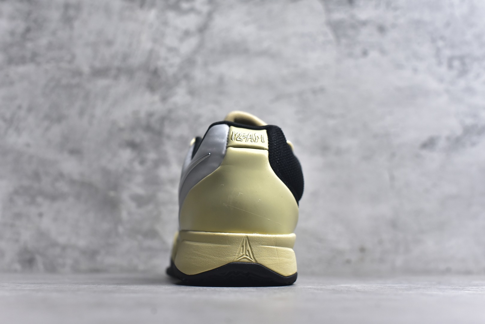 图片[5]-#灭世/Max NK Ja 2 EP 莫兰特二代低帮篮球鞋 EYBL 黄色 HQ5693-700 2024『压轴』后卫实战旗舰 圣枪腰王 重磅革新登场🌪 🔝历时5个月！全力打造 科比➕欧文系列 综合体 ！Pt实战体验天花板上限 再度提高🔝 ✅【顶配缓震】独家革新搭载 前掌5mm TURBO气垫 兼具贴地与缓震！（正品仅长方形小气垫）➕后掌大马蹄14mm厚 气垫 提高后掌缓震极限 （正品后掌无气垫） ✅【顶级抗扭】 搭载硬度65HC 发泡中底框架 ➕高强度中足抗扭片 革新升级 赛事级抗扭水平！独此一家 ✅【顶级支撑】鞋身侧向包裹 双层补强层 200斤以上选手 也可驾驭（正品仅一层）对比市场货品偷工减料 不可同日而语！ ✅气垫气压上脚即可感受！后掌鞋垫掀开可见气垫轮廓（谨防窜货） 鞋底止滑配方 无需磨合 原地起飞🛫 NK年度后卫旗舰 独家革新升级 『口碑源自专业 实力来源于专注』 真灭世纯原 切勿被市场仿冒吊牌挂羊头卖狗肉 尺码：39-46 正码正拍-选品中心