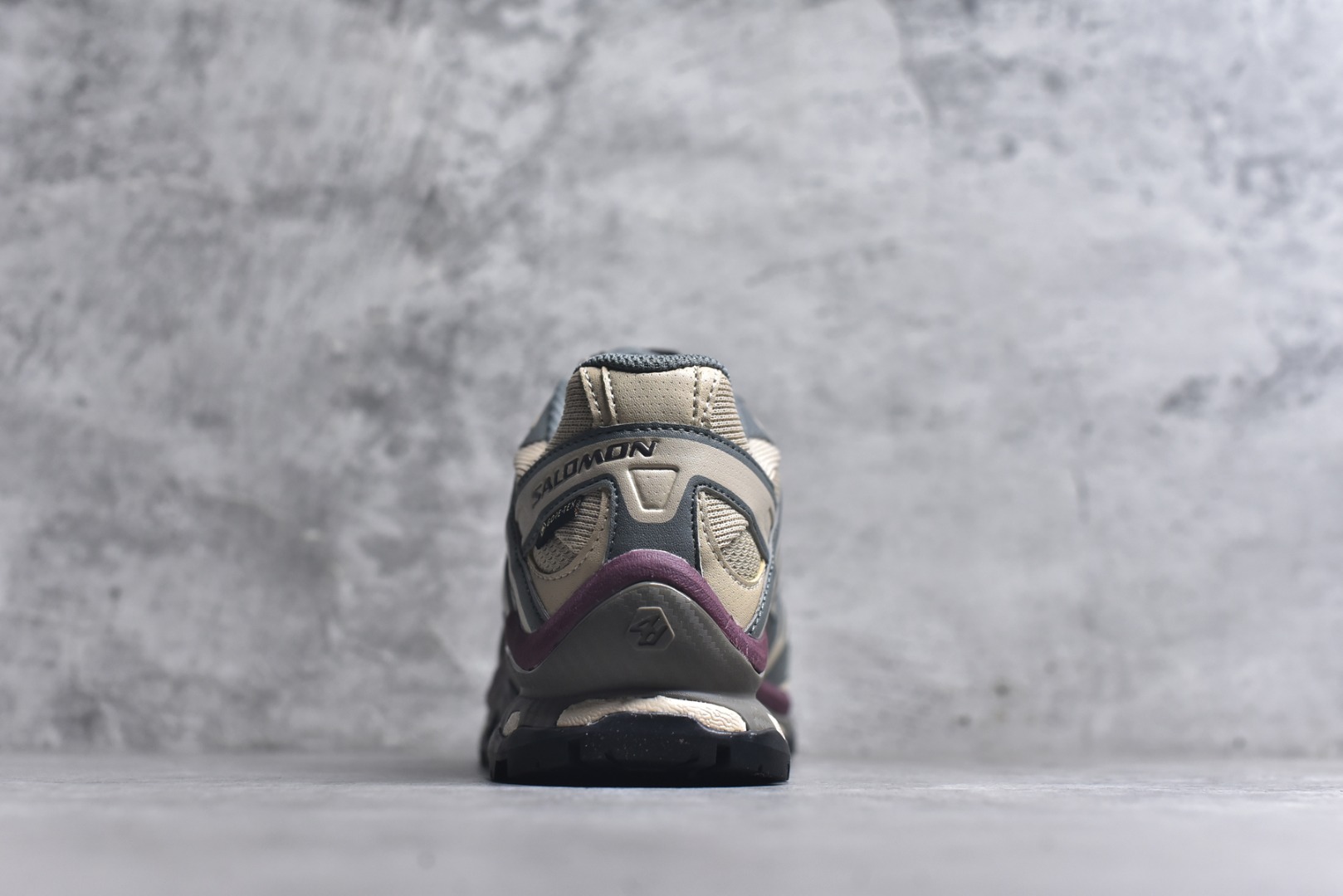 图片[5]-#Salomon XT-QUEST GTX 萨洛蒙户外越野跑鞋 491278 30 #鞋面采用SENSIFIT贴合技术 全方位贴合包裹脚型 鞋跟部鞋底牵引设计 提供强大的抓地性能 更适应野外崎岖不平的道路 其3D ADVANCED CHASSIS底盘 材料轻量大化 钉齿设计更具稳定性、防护性 鞋底易磨损区运用CONTAGRIP高耐磨材料 应对城市硬质路面长距离跑考验 尺码：36-46-选品中心