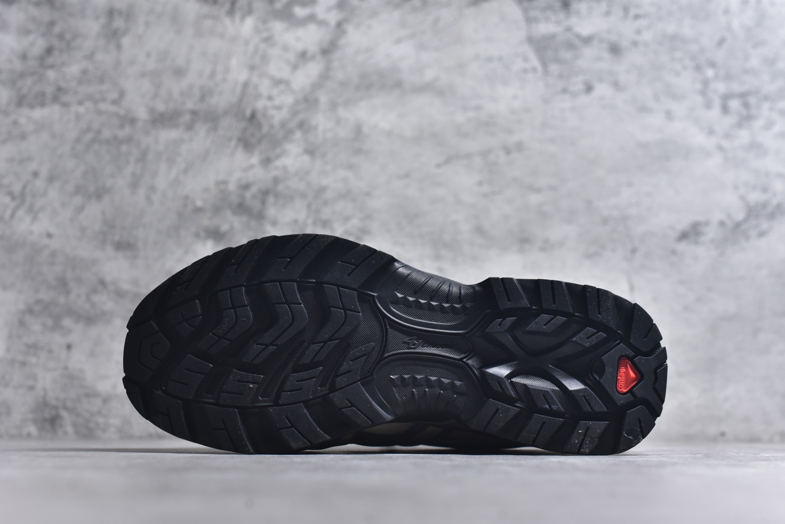 图片[6]-#Salomon XT-QUEST GTX 萨洛蒙户外越野跑鞋 491278 30 #鞋面采用SENSIFIT贴合技术 全方位贴合包裹脚型 鞋跟部鞋底牵引设计 提供强大的抓地性能 更适应野外崎岖不平的道路 其3D ADVANCED CHASSIS底盘 材料轻量大化 钉齿设计更具稳定性、防护性 鞋底易磨损区运用CONTAGRIP高耐磨材料 应对城市硬质路面长距离跑考验 尺码：36-46-选品中心