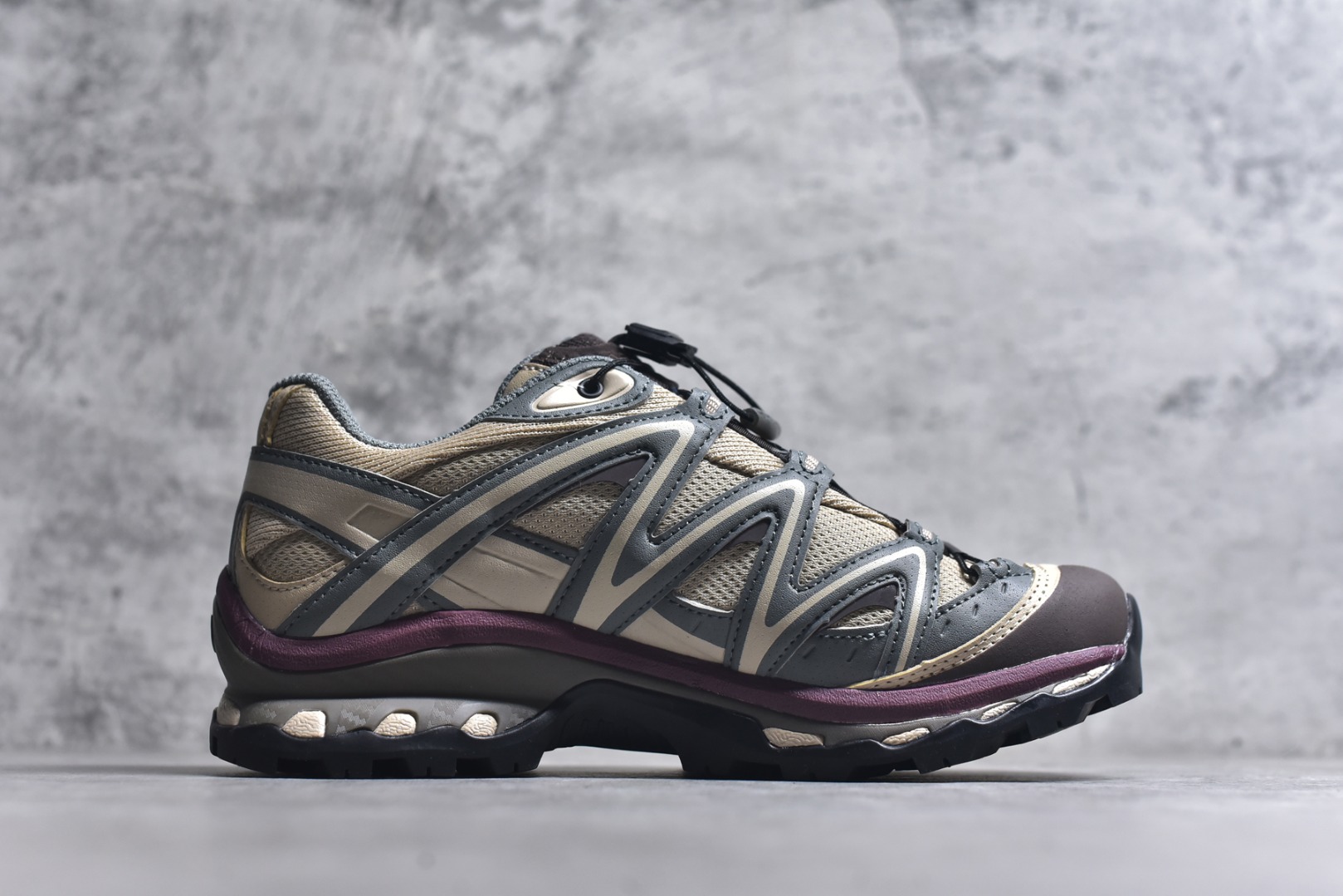 图片[3]-#Salomon XT-QUEST GTX 萨洛蒙户外越野跑鞋 491278 30 #鞋面采用SENSIFIT贴合技术 全方位贴合包裹脚型 鞋跟部鞋底牵引设计 提供强大的抓地性能 更适应野外崎岖不平的道路 其3D ADVANCED CHASSIS底盘 材料轻量大化 钉齿设计更具稳定性、防护性 鞋底易磨损区运用CONTAGRIP高耐磨材料 应对城市硬质路面长距离跑考验 尺码：36-46-选品中心