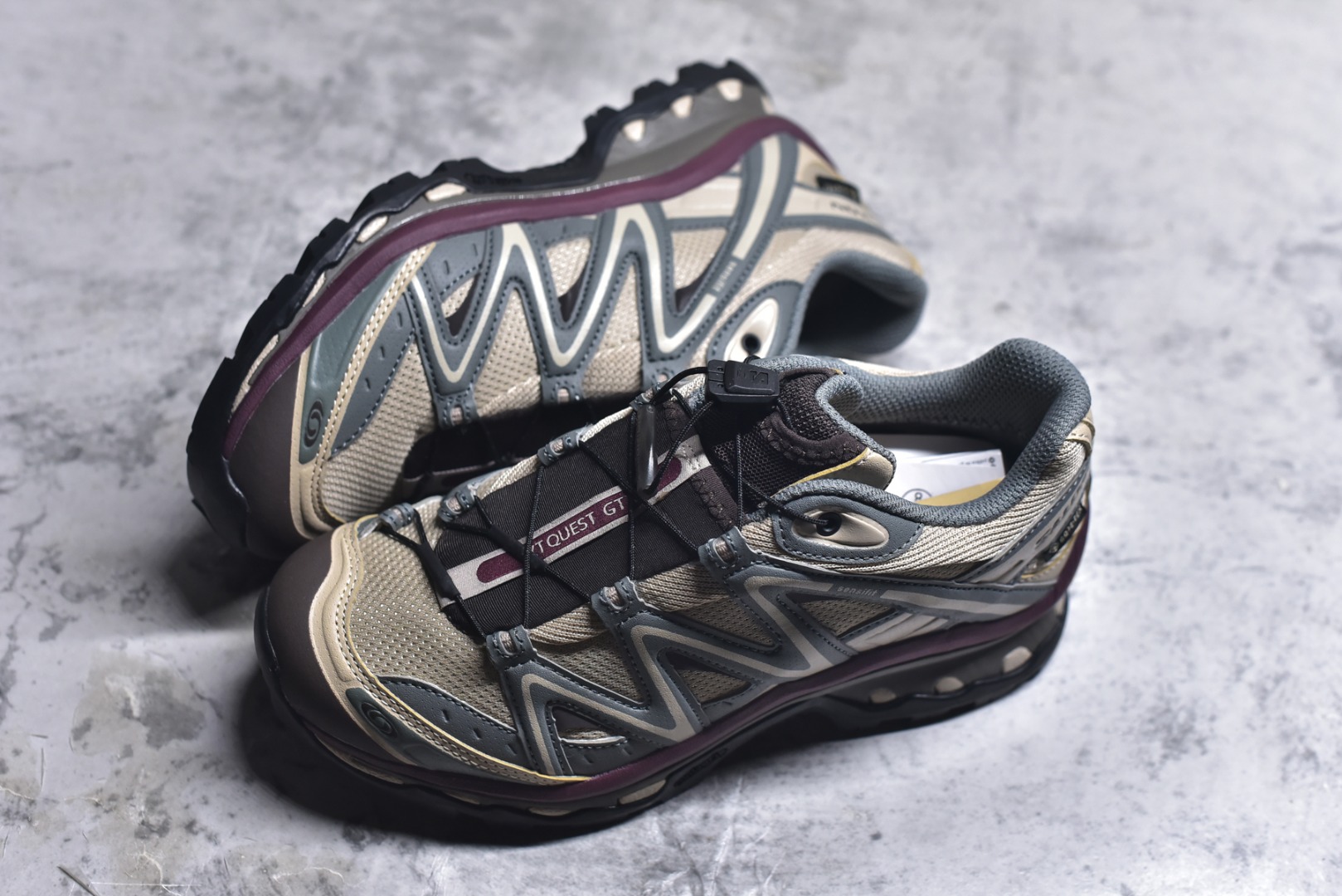 图片[7]-#Salomon XT-QUEST GTX 萨洛蒙户外越野跑鞋 491278 30 #鞋面采用SENSIFIT贴合技术 全方位贴合包裹脚型 鞋跟部鞋底牵引设计 提供强大的抓地性能 更适应野外崎岖不平的道路 其3D ADVANCED CHASSIS底盘 材料轻量大化 钉齿设计更具稳定性、防护性 鞋底易磨损区运用CONTAGRIP高耐磨材料 应对城市硬质路面长距离跑考验 尺码：36-46-选品中心