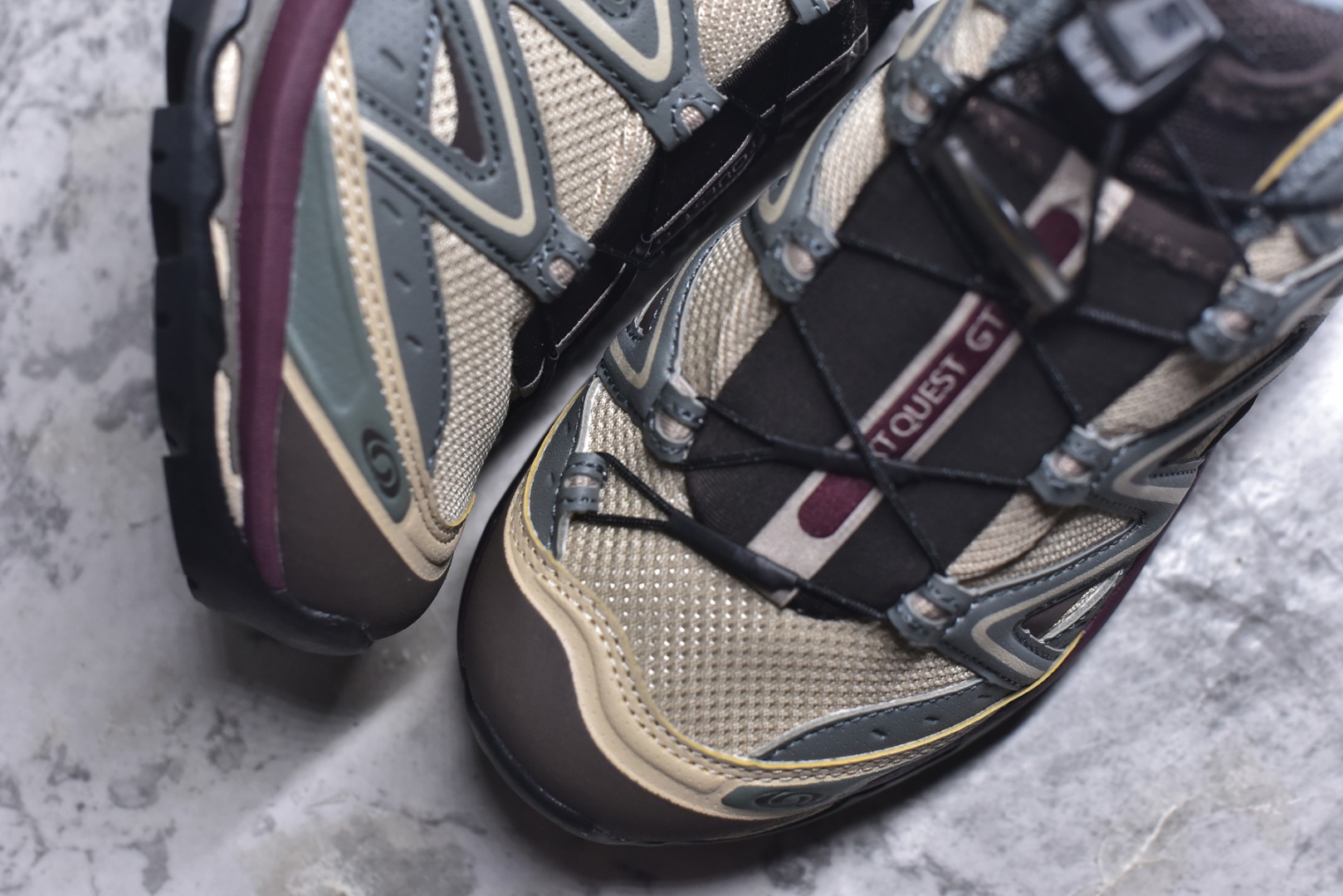图片[8]-#Salomon XT-QUEST GTX 萨洛蒙户外越野跑鞋 491278 30 #鞋面采用SENSIFIT贴合技术 全方位贴合包裹脚型 鞋跟部鞋底牵引设计 提供强大的抓地性能 更适应野外崎岖不平的道路 其3D ADVANCED CHASSIS底盘 材料轻量大化 钉齿设计更具稳定性、防护性 鞋底易磨损区运用CONTAGRIP高耐磨材料 应对城市硬质路面长距离跑考验 尺码：36-46-选品中心