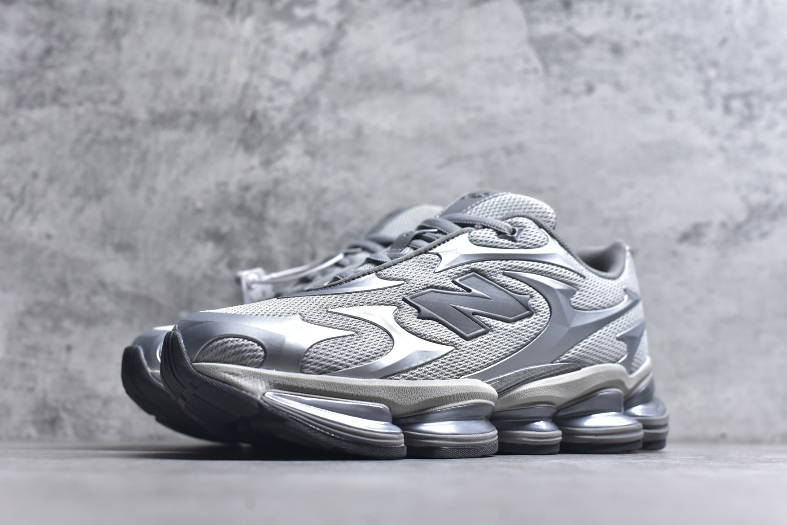 图片[2]-#New Balance 新百伦 NB2000 网面休闲鞋 U20005UW NB官方重磅新品 一款融合复古设计与现代科技的跑鞋，以其经典的造型和舒适脚感，成为2025年复古潮流爱好的推荐单品。 极具视觉冲击力的5根ABZORB单元，以及无缝鞋面的设计，加上3M反光材质的装饰，比之前推出的9060系列更夸张，更具未来感。 尺码：36-46.5-选品中心