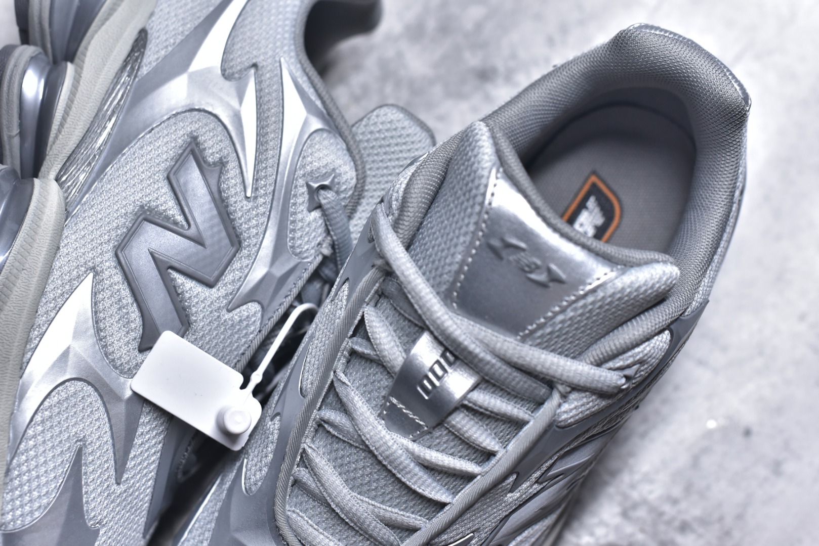 图片[9]-#New Balance 新百伦 NB2000 网面休闲鞋 U20005UW NB官方重磅新品 一款融合复古设计与现代科技的跑鞋，以其经典的造型和舒适脚感，成为2025年复古潮流爱好的推荐单品。 极具视觉冲击力的5根ABZORB单元，以及无缝鞋面的设计，加上3M反光材质的装饰，比之前推出的9060系列更夸张，更具未来感。 尺码：36-46.5-选品中心