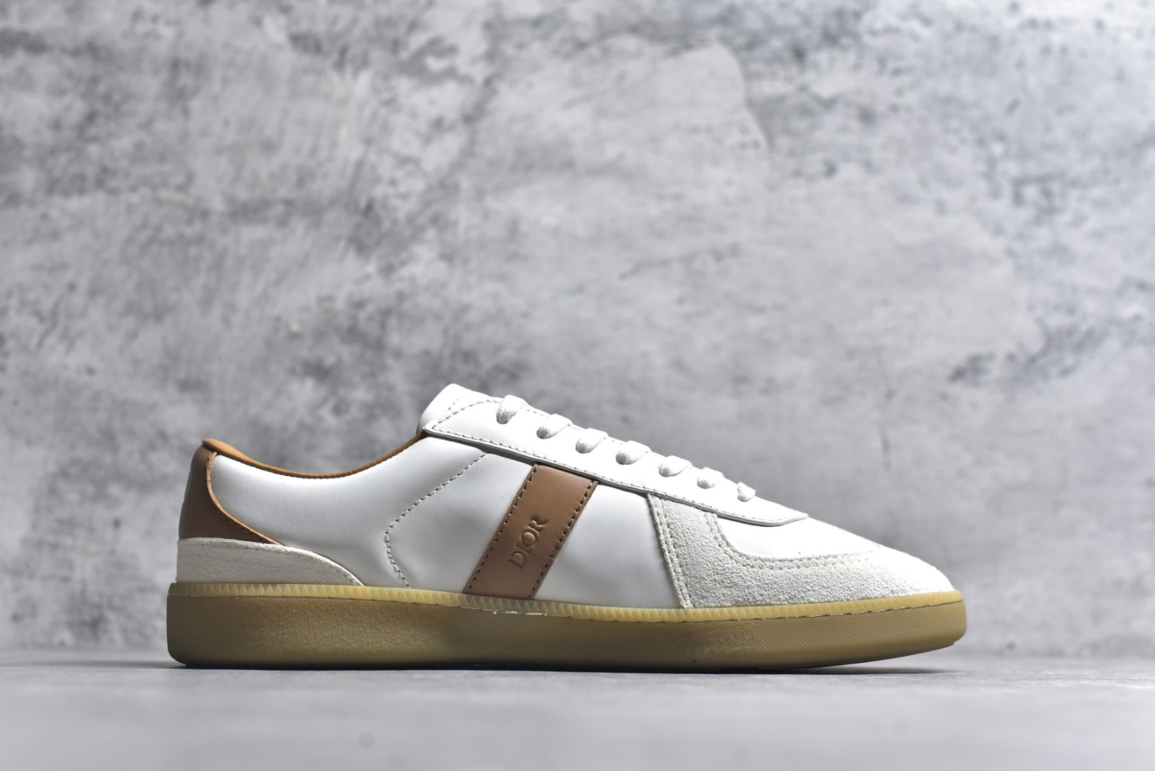 图片[3]-#X1 东莞纯原顶级版本 原版一比一开发 Dior德训鞋 迪奥 B01 Matchpoint 圆头系带低帮 标志着Dior经典款式的回归,以时尚优雅的廓形重新诠释。采用光滑皮革精心制作,鞋舌和内部侧面饰以Dior标志,鞋后跟处饰以CDIcon标志。搭配同色调橡胶鞋底点缀以Dior标志,可与Dior Icons限定 的各式造型搭配,打造精致造型。 尺码：39 40 41 42 43 44 45-选品中心