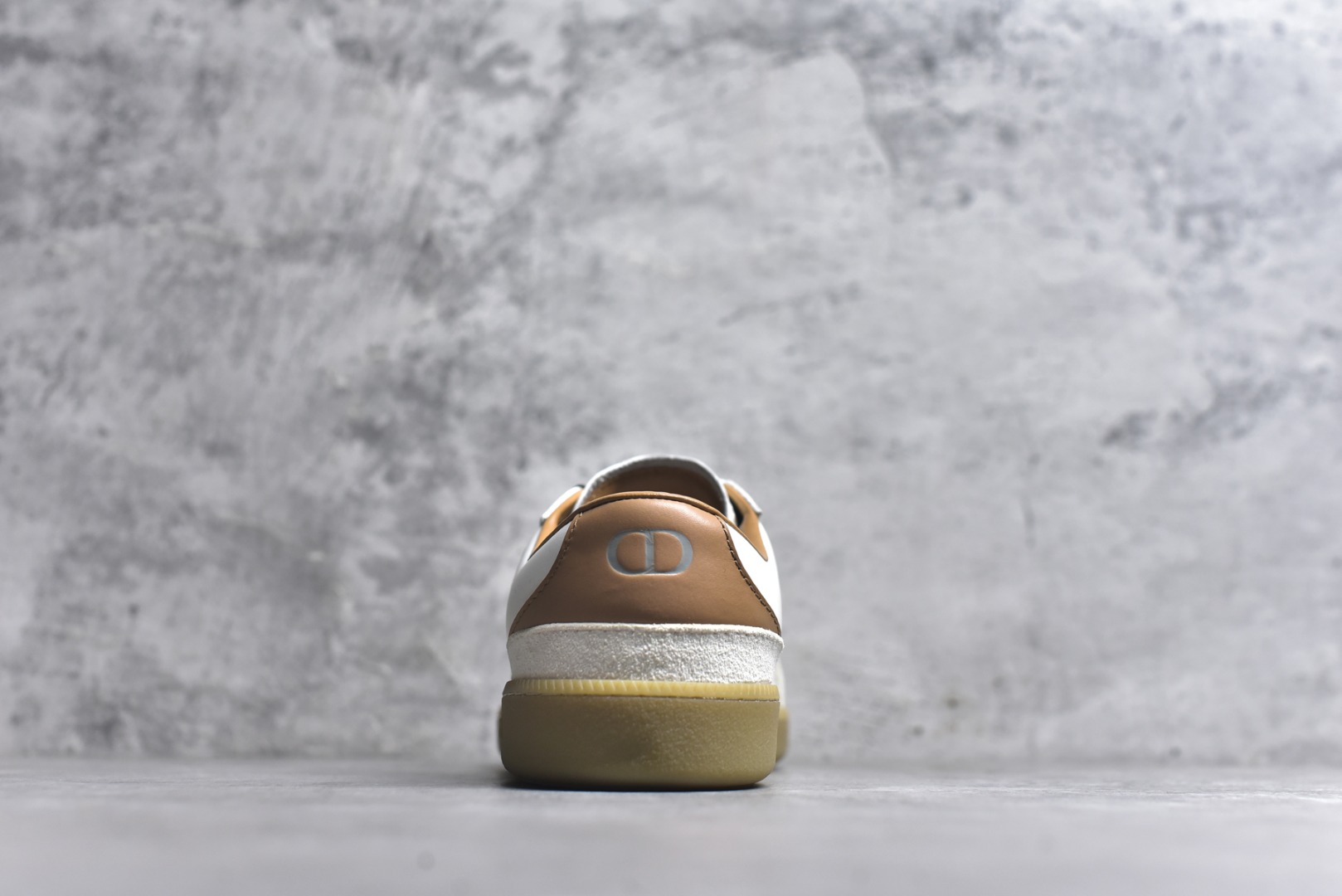 图片[5]-#X1 东莞纯原顶级版本 原版一比一开发 Dior德训鞋 迪奥 B01 Matchpoint 圆头系带低帮 标志着Dior经典款式的回归,以时尚优雅的廓形重新诠释。采用光滑皮革精心制作,鞋舌和内部侧面饰以Dior标志,鞋后跟处饰以CDIcon标志。搭配同色调橡胶鞋底点缀以Dior标志,可与Dior Icons限定 的各式造型搭配,打造精致造型。 尺码：39 40 41 42 43 44 45-选品中心